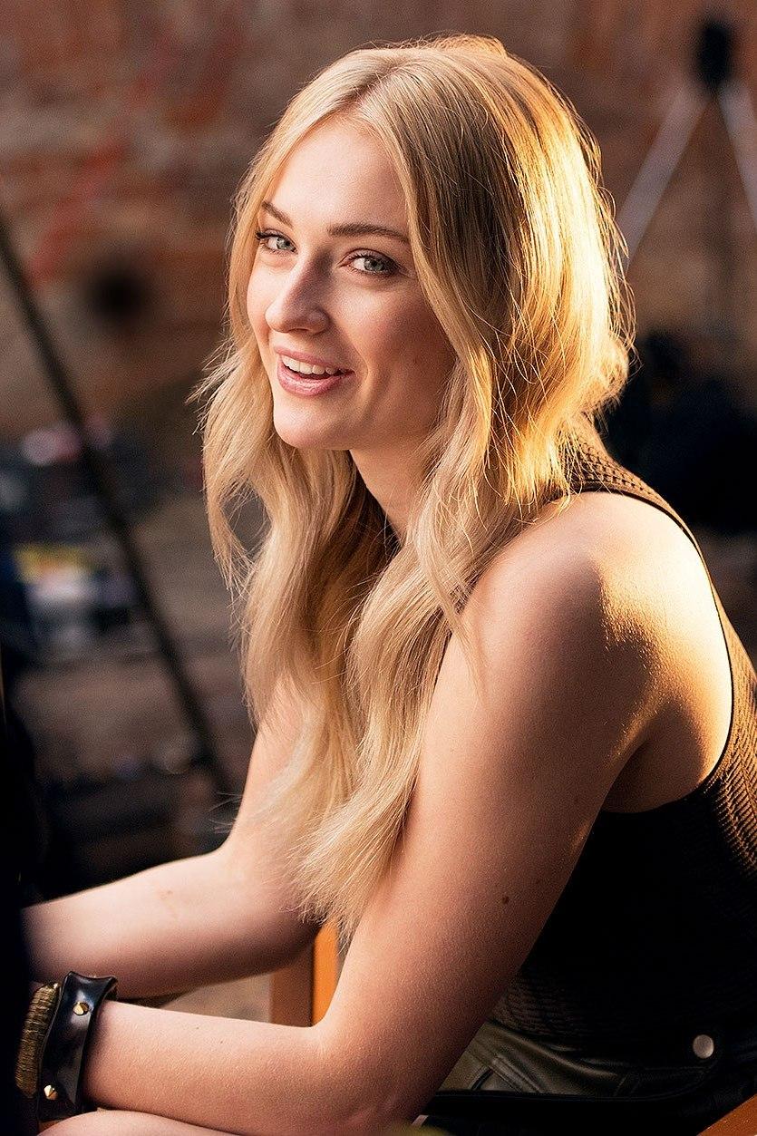 835x1253 iPhone Wallpaper Sophie Turner 3D iPhone Wallpaper