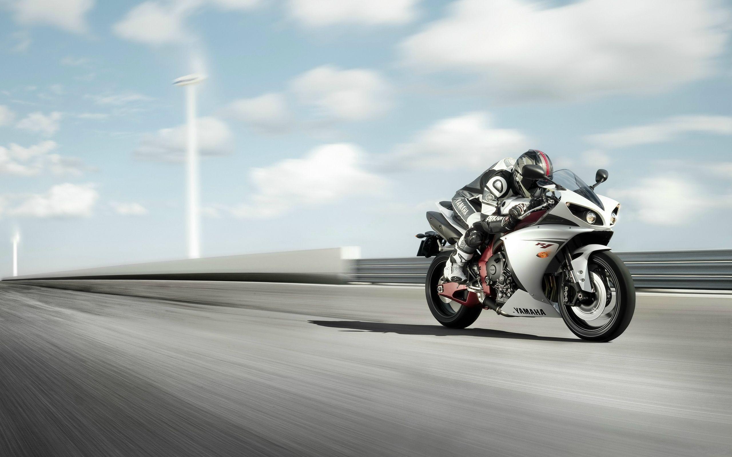 2560x1600 Yamaha Bike Wallpaper 28 - [2560 x 1600]