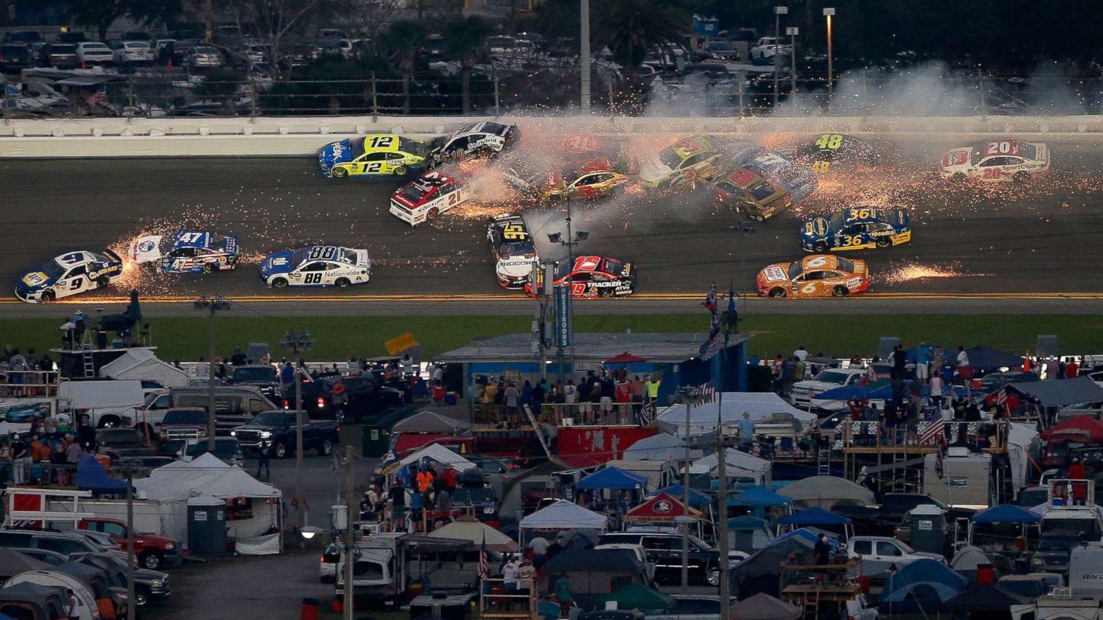 1600x900 Car Pile Up At Daytona