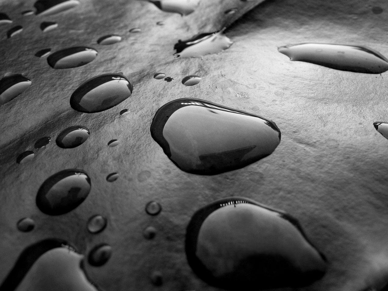 1280x960 Black Water Wallpaper