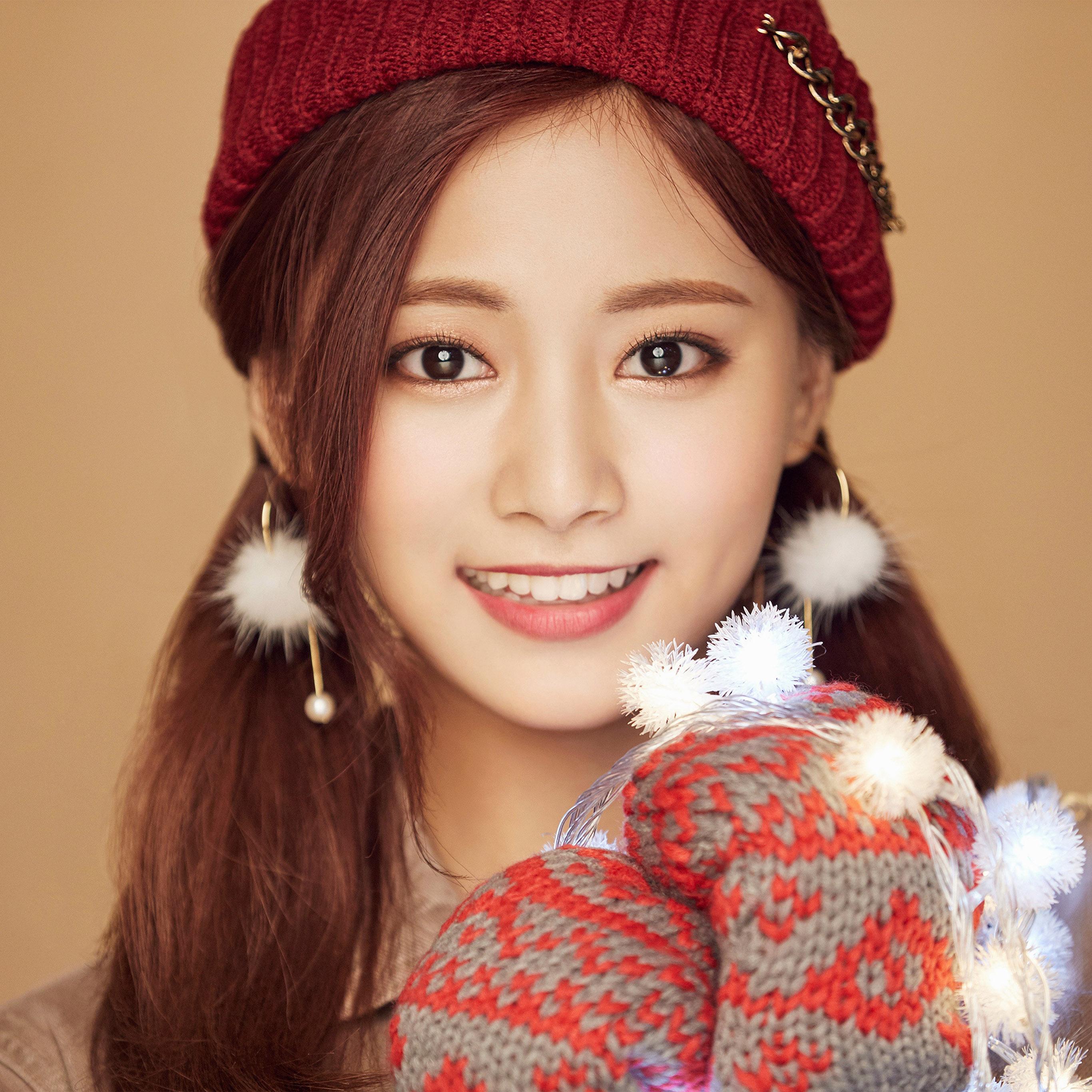 2732x2732 Christmas Girl Twice Tzuyu Happy Wallpaper