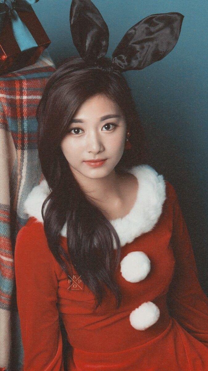 675x1200 TWICE (트와이스) X Mas Merry Christmas Wallpaper Lockscreen HD Fondo De Pantalla HD IPhone Jihyo, Nayeon, Jeongyeon, Mom. Kpop Wallpaper, Twice Tzuyu, Bebês Coreanos