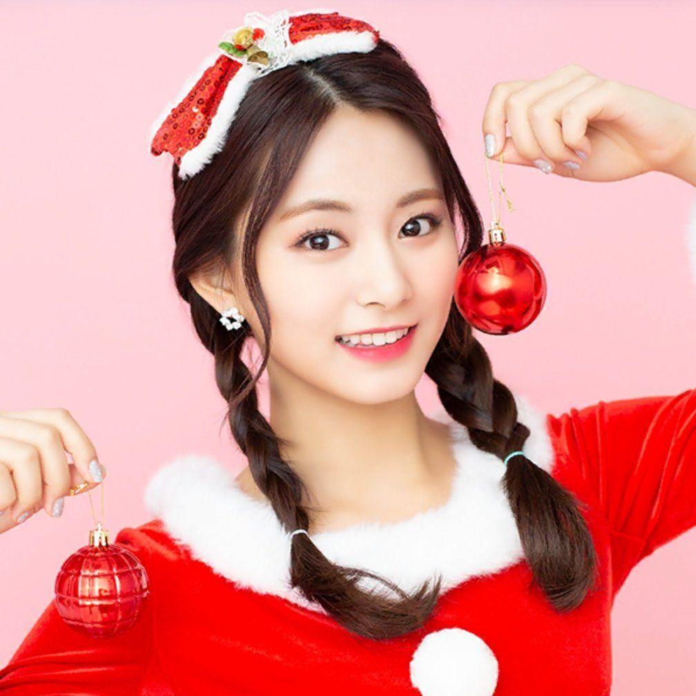 1007x1007 tzuyu pics with tzuyu ♡. Tzuyu christmas, Twice christmas, Nayeon christmas