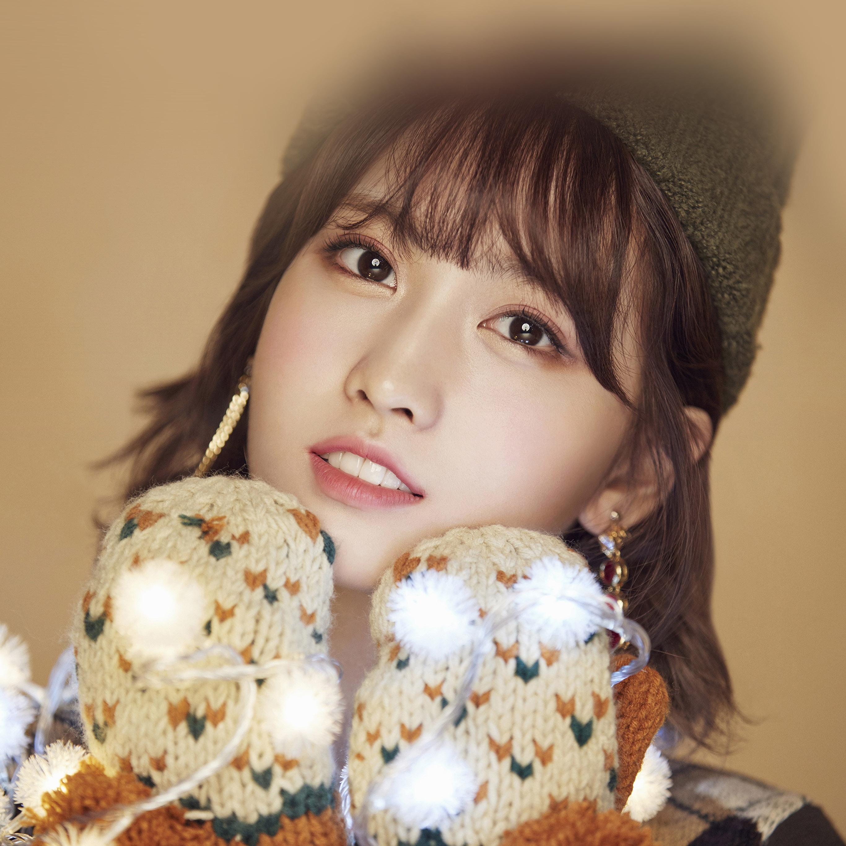 2732x2732 Twice Girl Cute Winter Face Momo Wallpaper