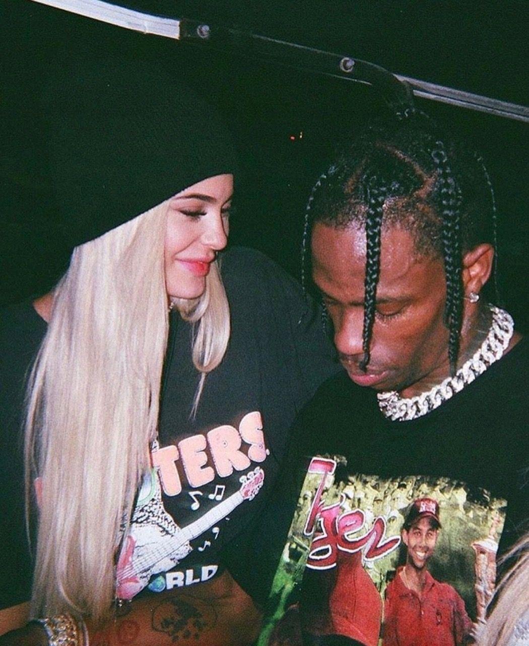 1050x1280 Travis Scott And Kylie Jenner Wallpaper