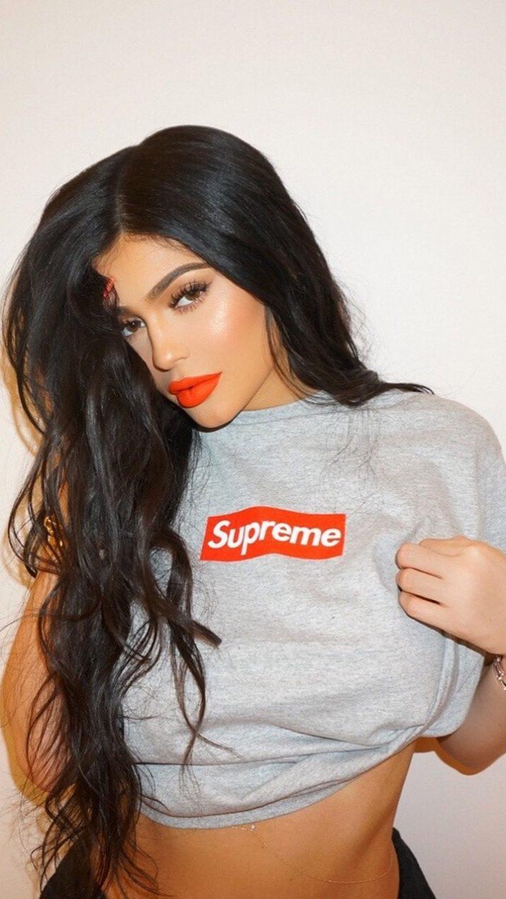 715x1270 Kylie Jenner Wallpaper