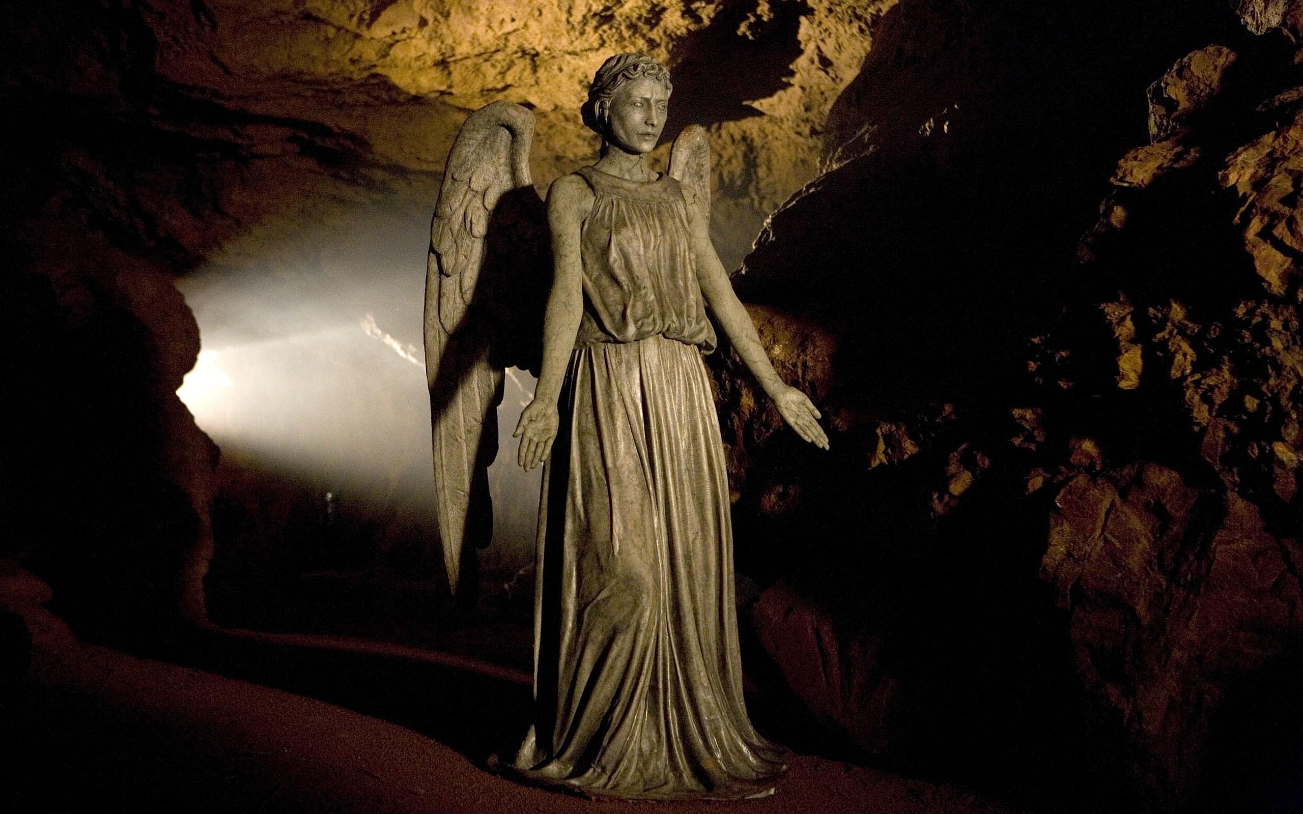 2560x1600 Weeping Angel Wallpaper Moving Screen