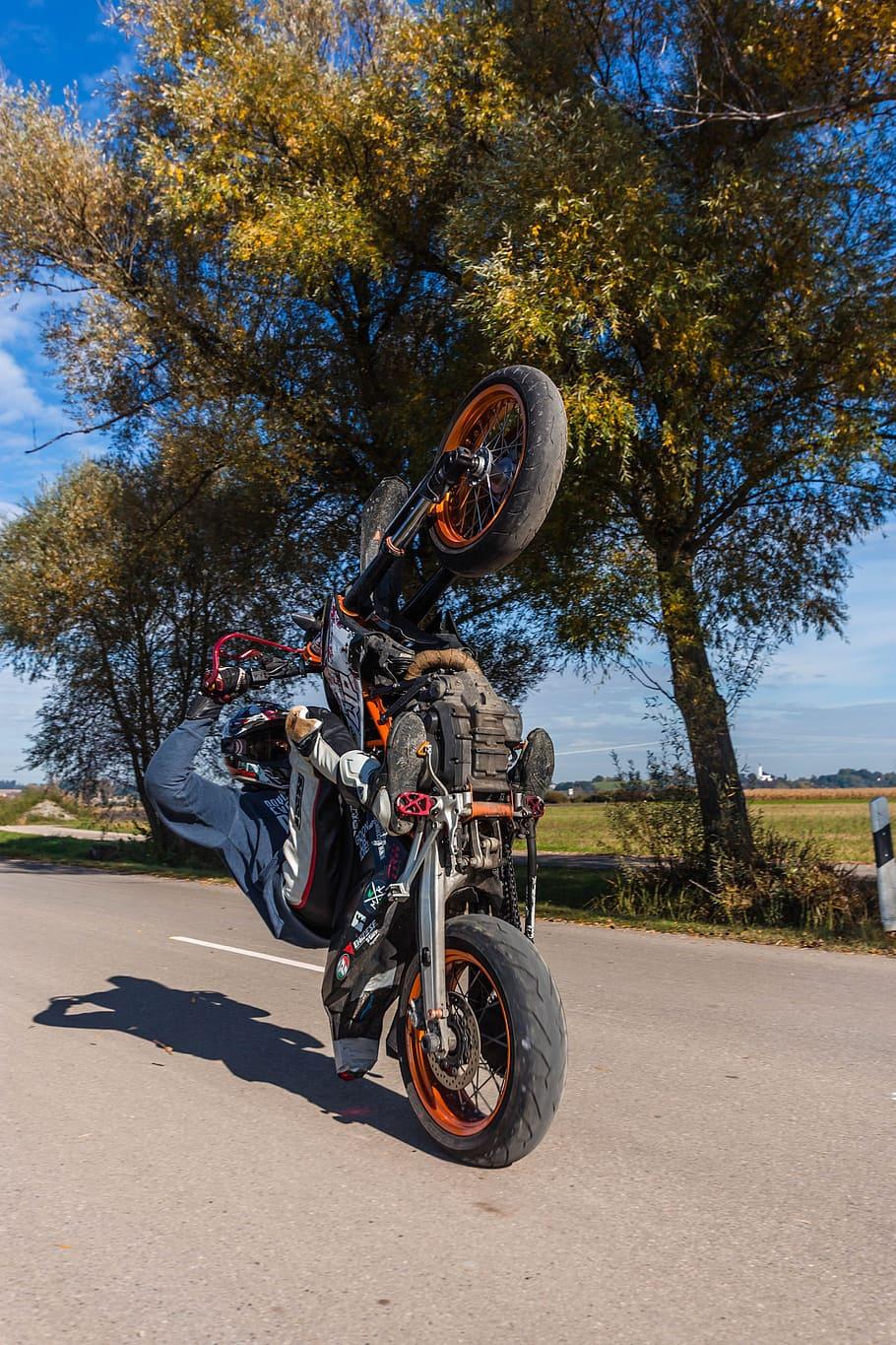 910x1365 Motorcycle Wheelie