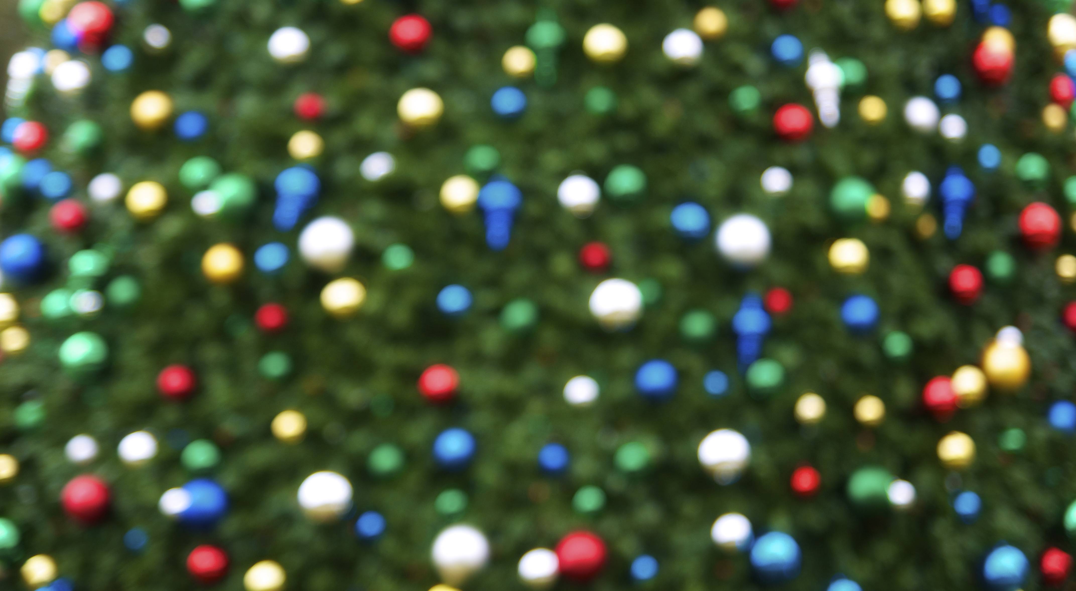 4288x2358 Free Christmas Tree Ornament Bokeh Background
