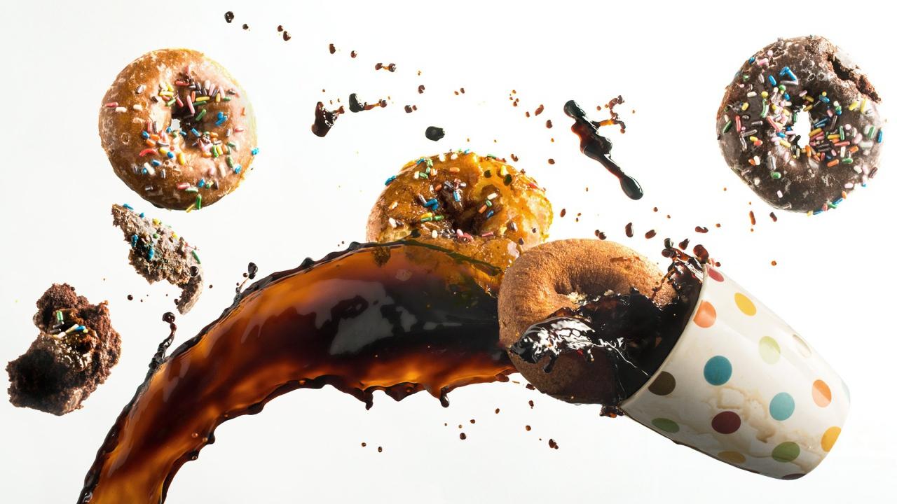 1280x720 Donuts with a cup of coffee on a white background Desktop wallpaper 1280x720