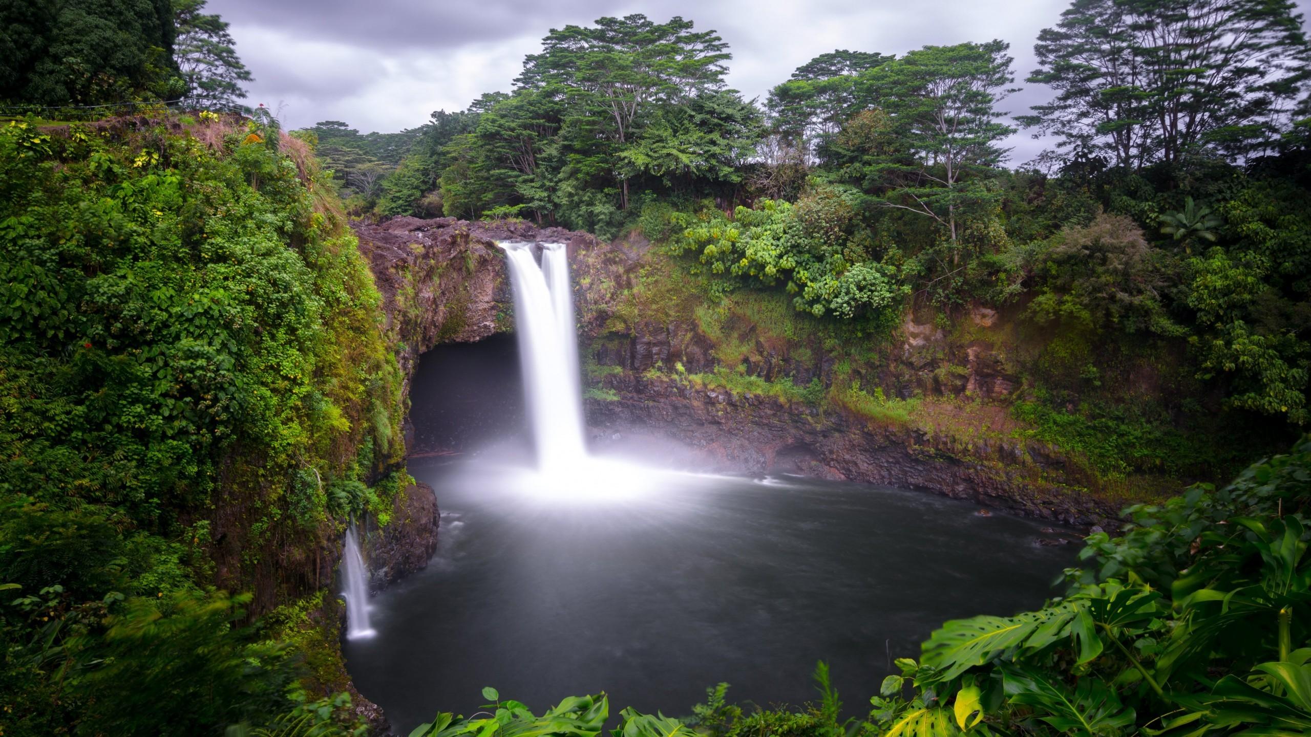 2560x1440 Download 2560x1440 Hawaii, Waterfall, Forest, Cave, Mini Lake Wallpaper for iMac 27 inch