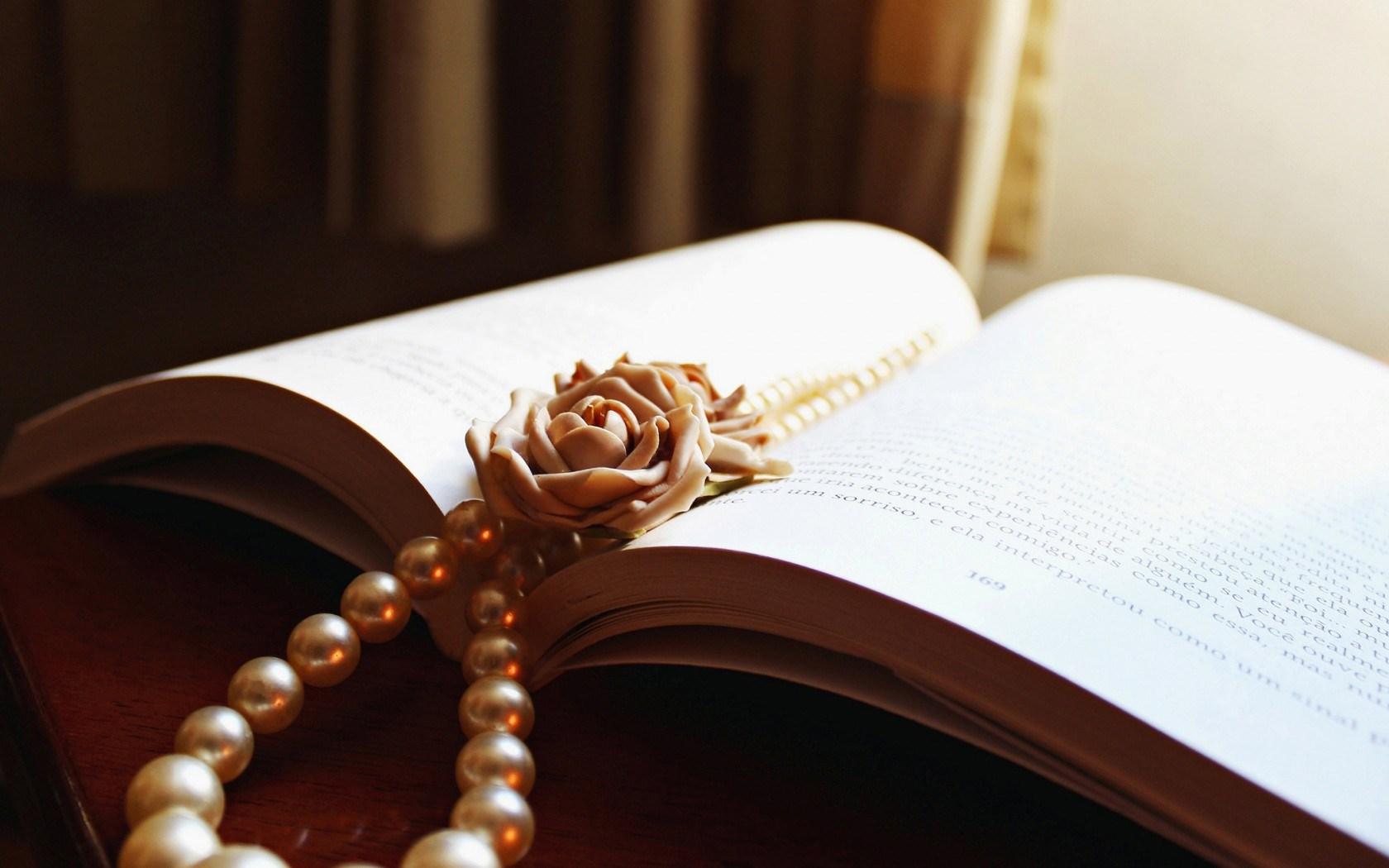 1680x1050 Book Beads White Rose Flower