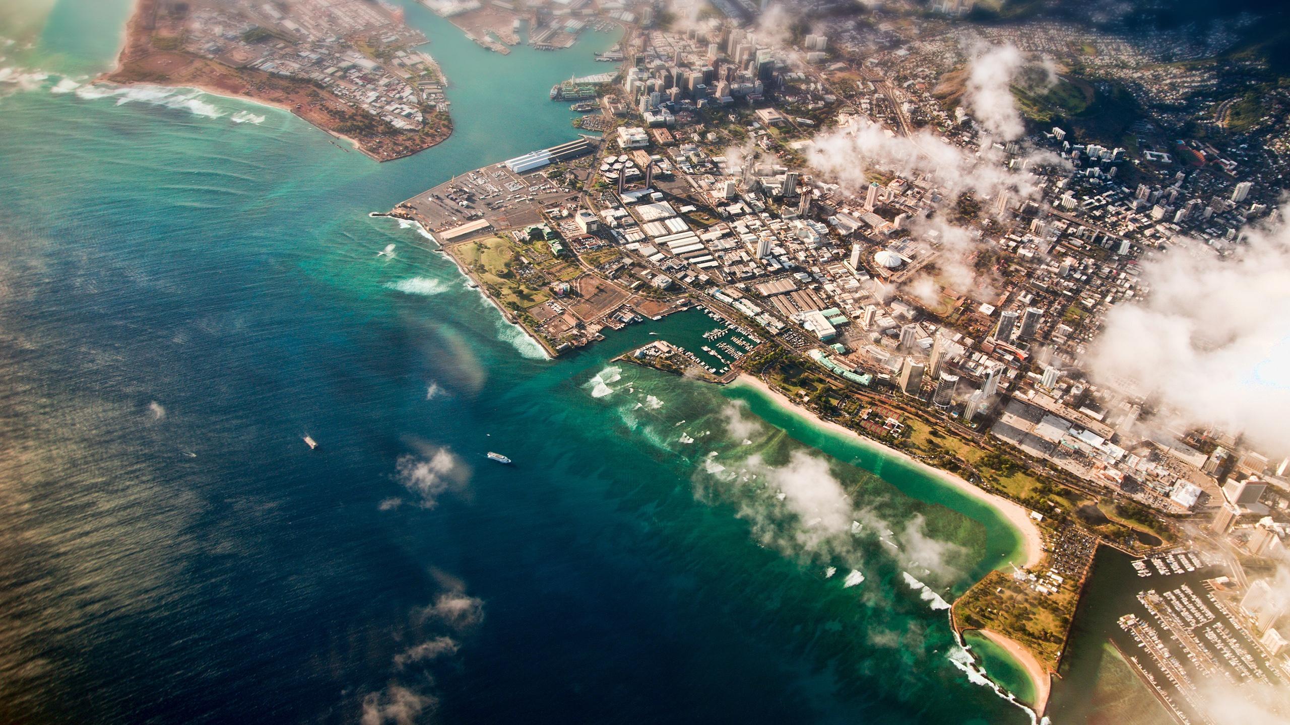 2560x1440 Aerial View of Honolulu Hawaii desktop PC and Mac wallpaper