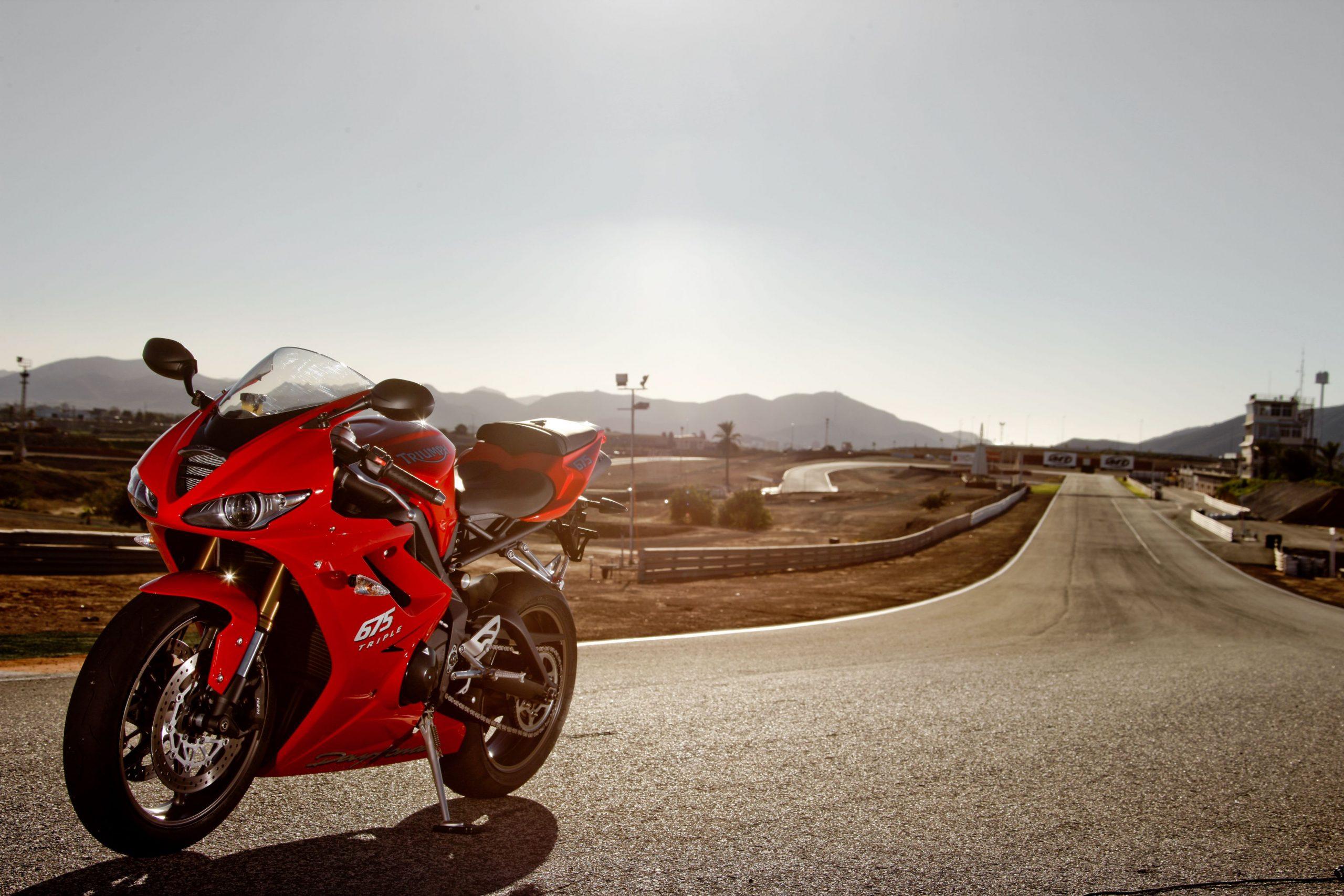2560x1707 Triumph Daytona 675R Wallpaper