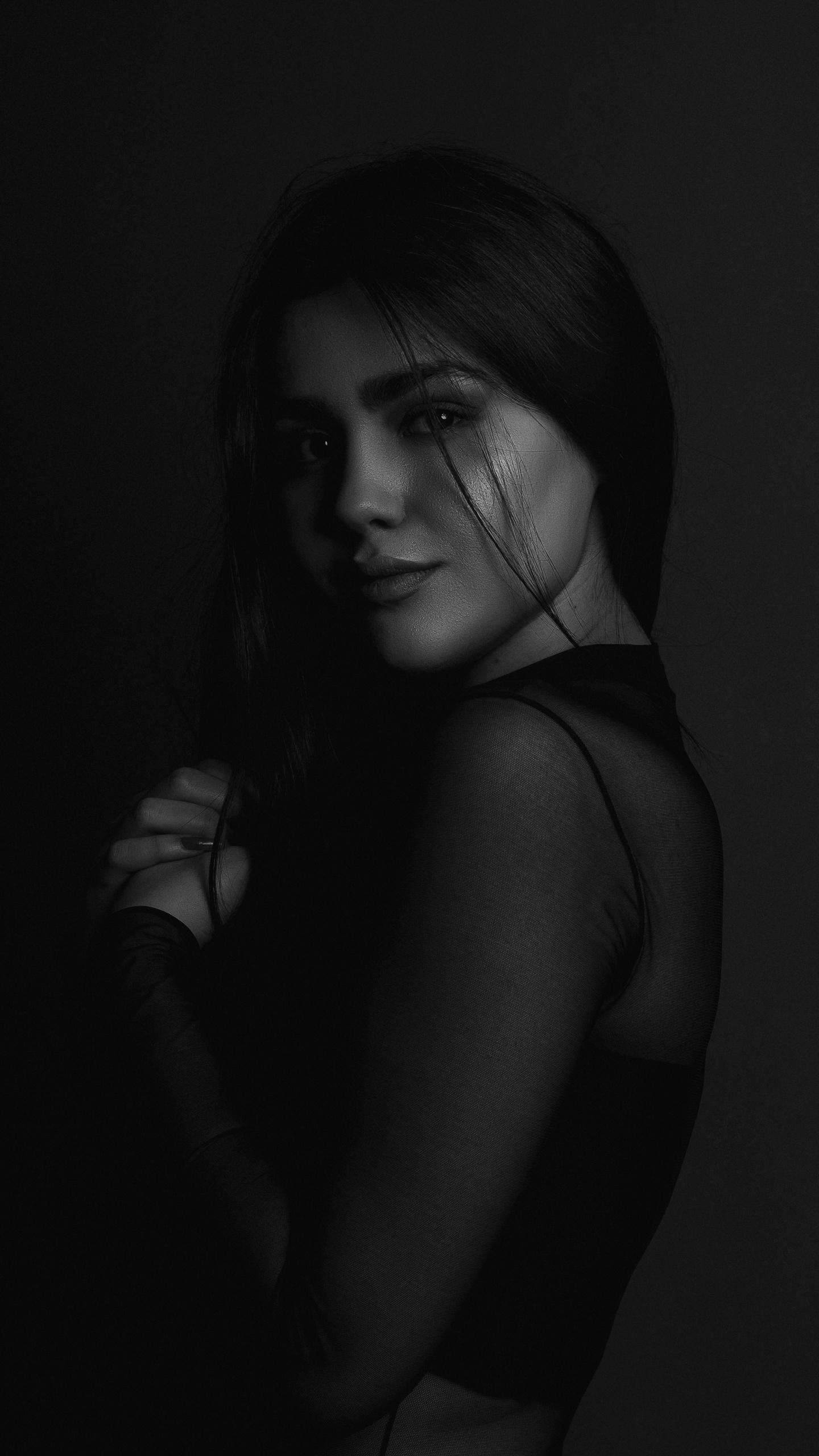1440x2560 Beautiful Girl Wallpaper 4K, Woman, Monochrome, Dark Background, Portrait, Black Dark