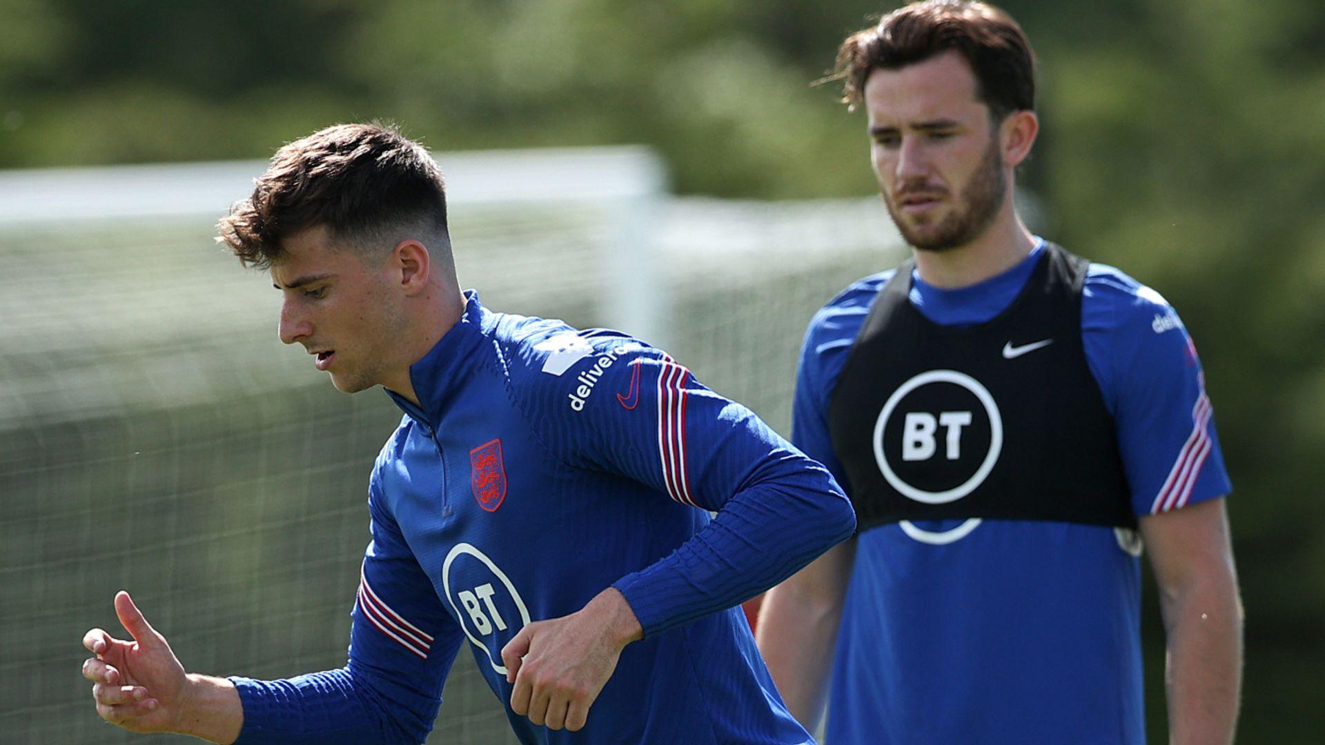 1920x1080 England vs Germany: Mason Mount and Ben Chilwell still training alone ahead of
