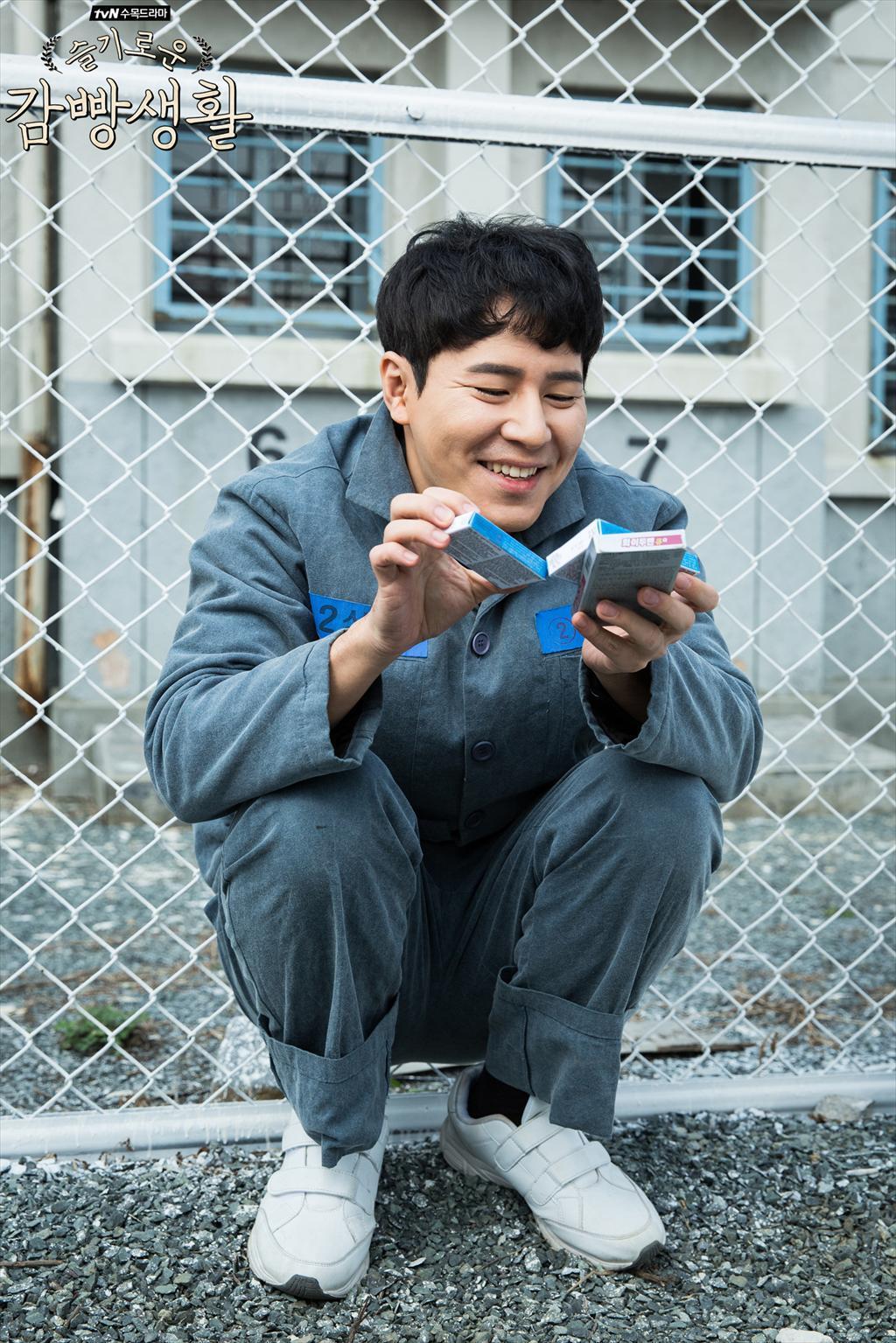 1024x1535 Prison Playbook Wallpaper