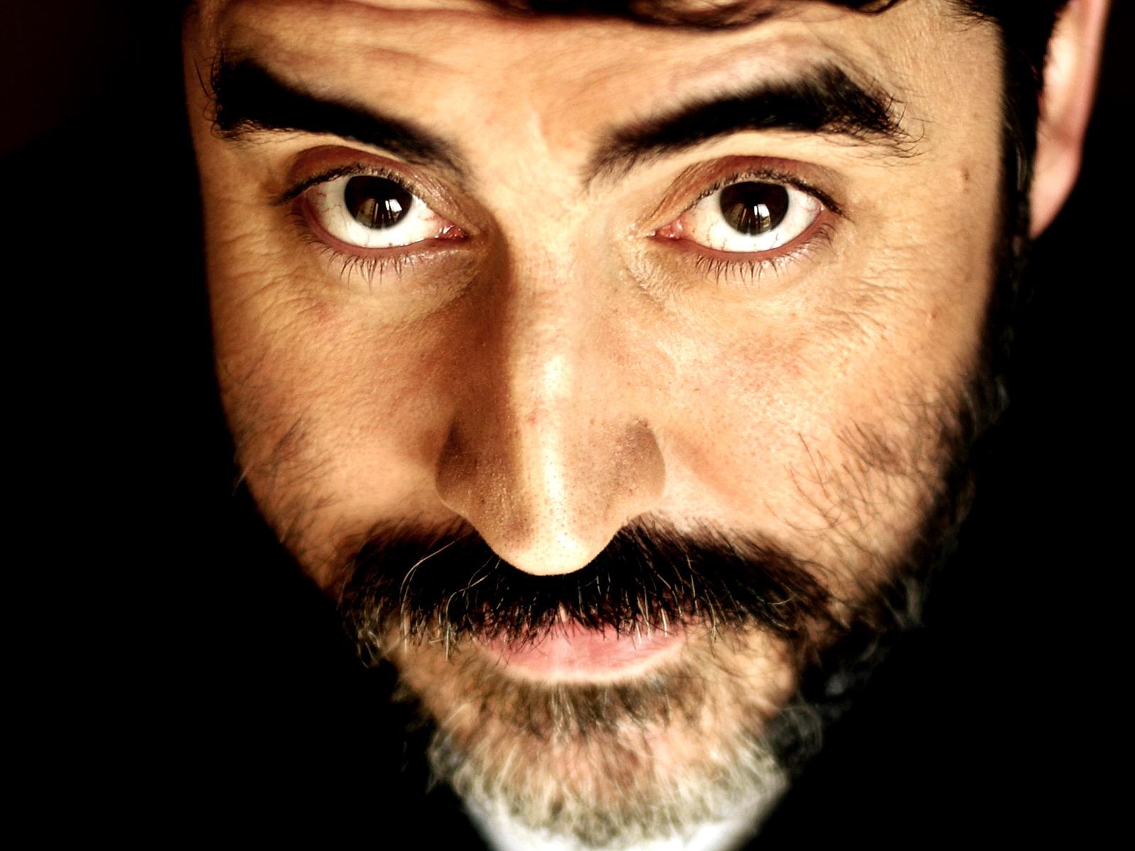 1600x1200 And So It Begins.: In Character: Alfred Molina