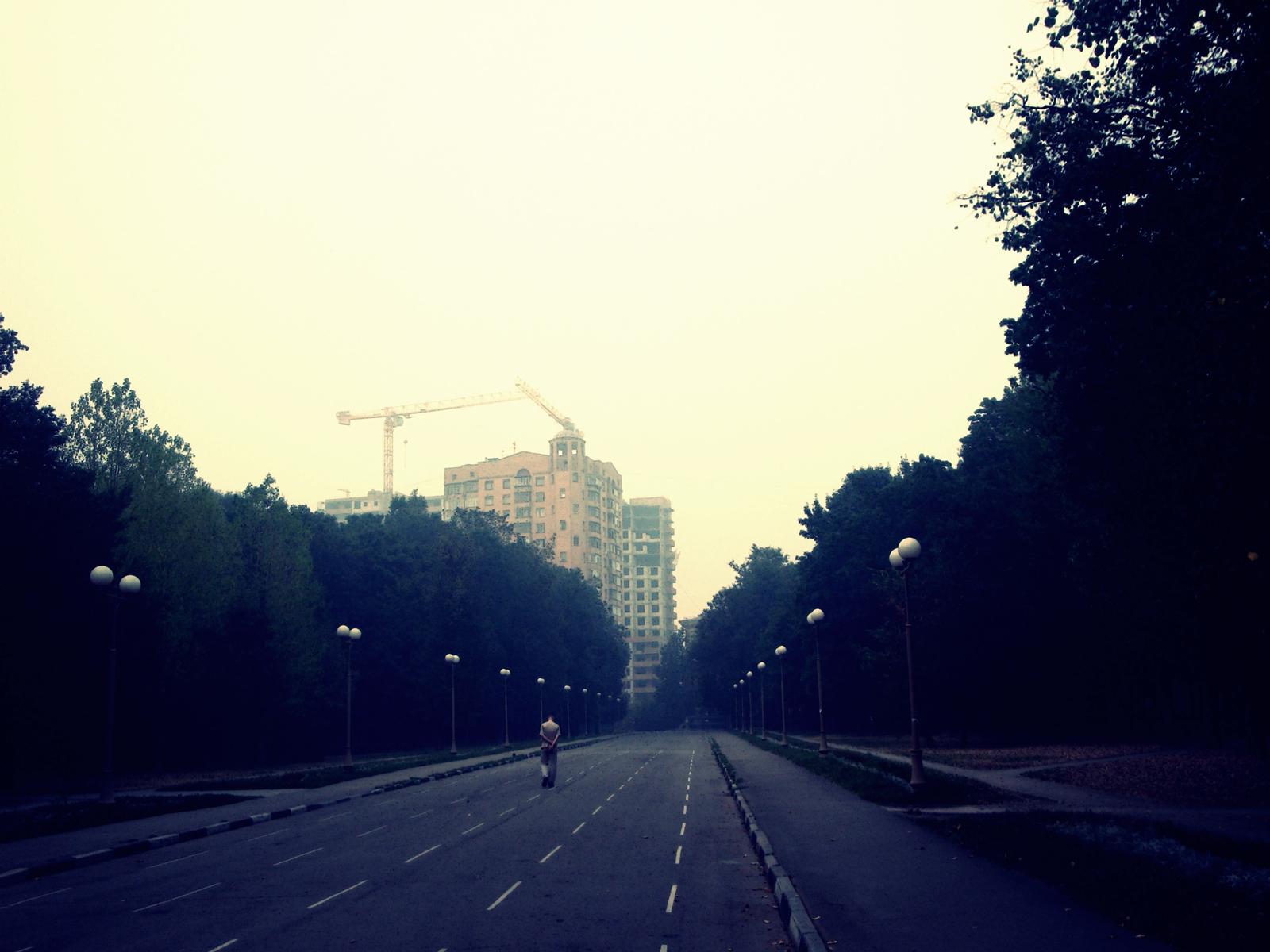 1600x1200 streets, walk, urban, lonely wallpaper