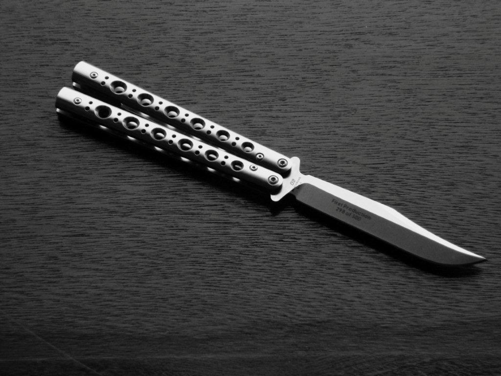 1024x768 Knife Pics. Butterfly knife, Pretty knives, Knife aesthetic