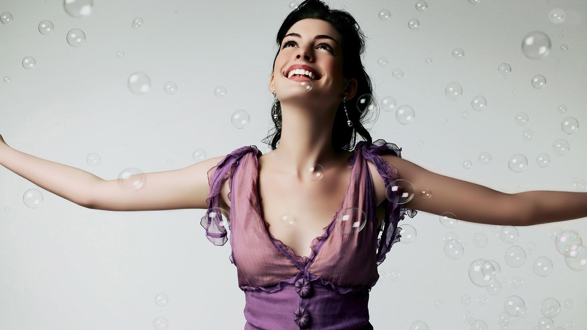 1920x1080 Anne Hathaway Purple Wallpaper