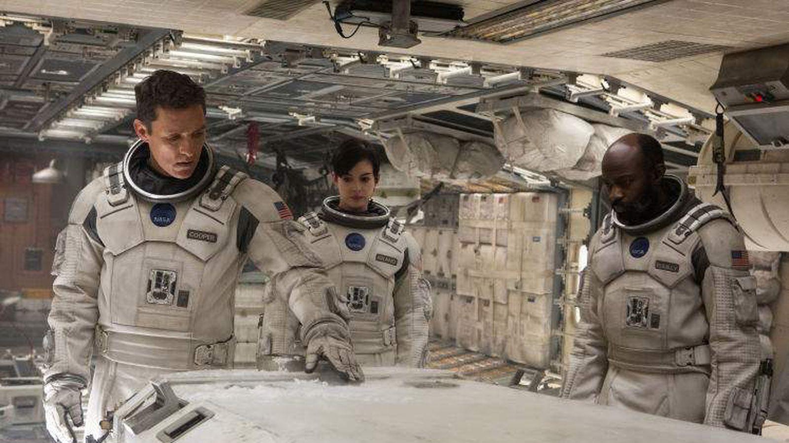1600x900 Review: 'Interstellar' Falls Into A Big Black Hole Of Nothingness (w Video)