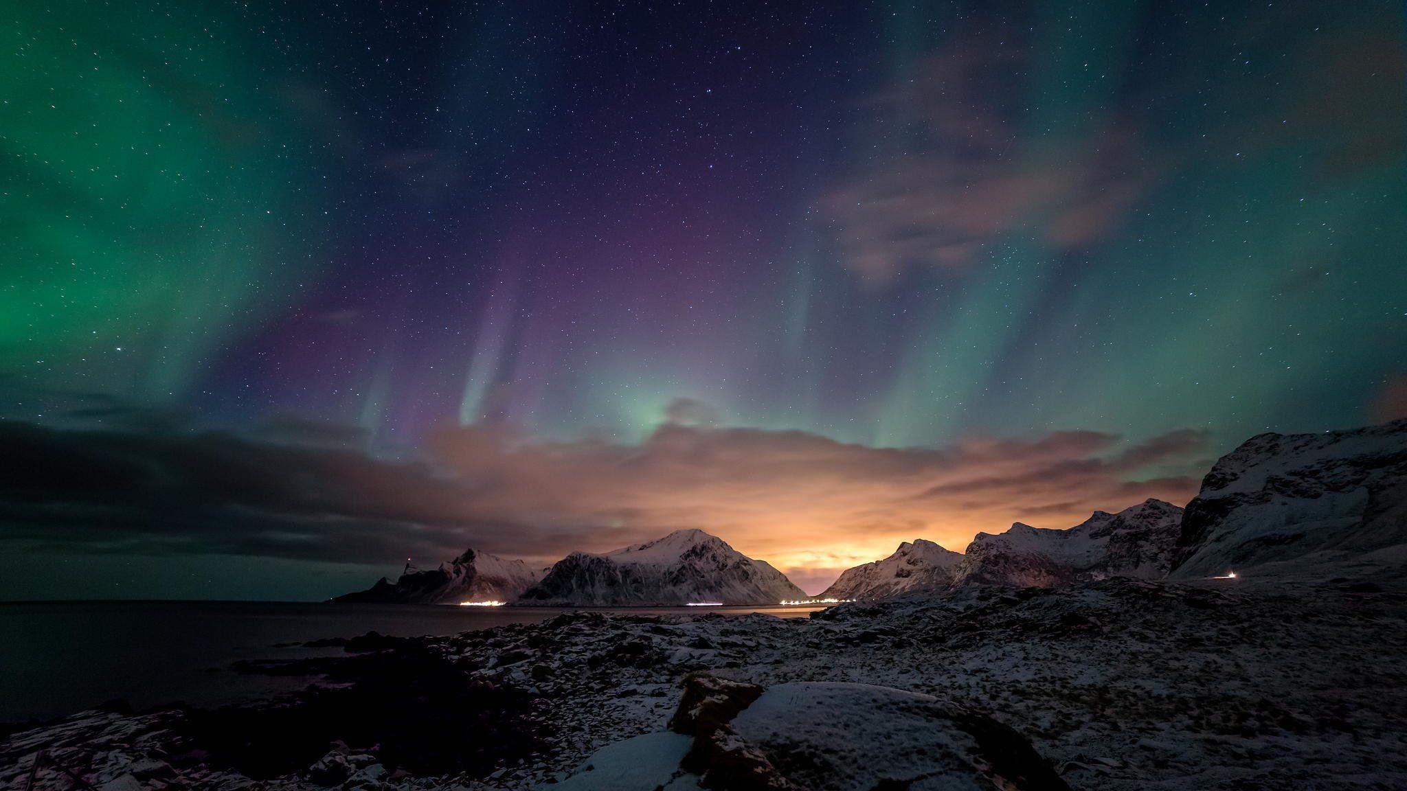2048x1152 Ocean mountains night northern lights beach sea stars sky
