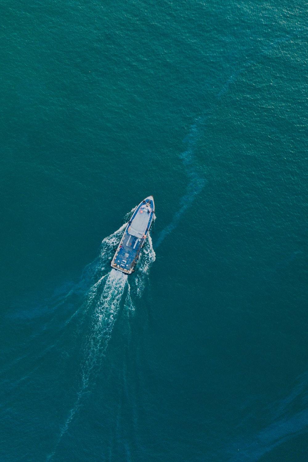 Boat On Water Wallpapers - Top Free Boat On Water Backgrounds