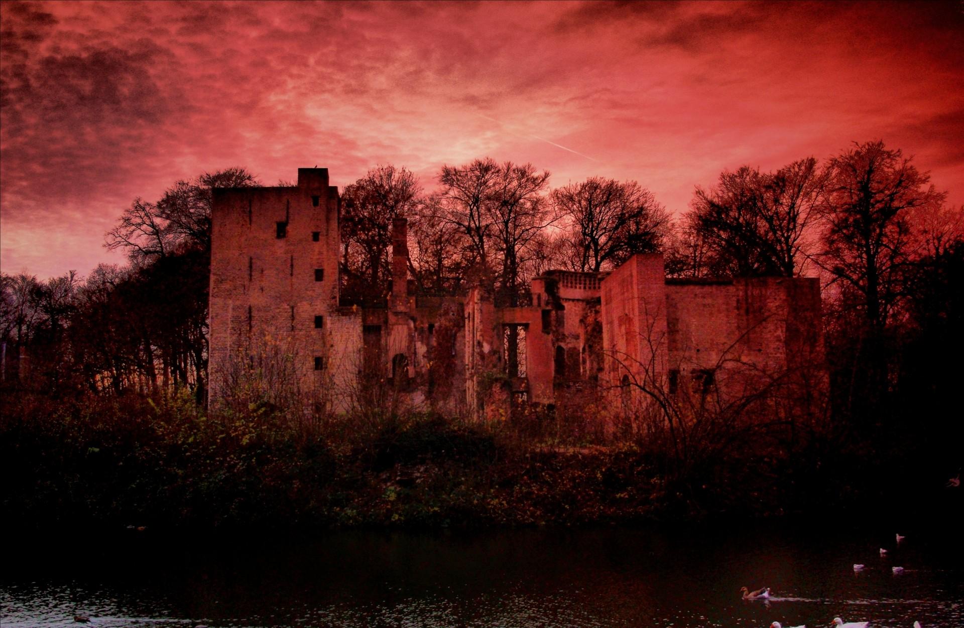 1920x1252 Spooky, abandoned, derelict, decay, forsaken