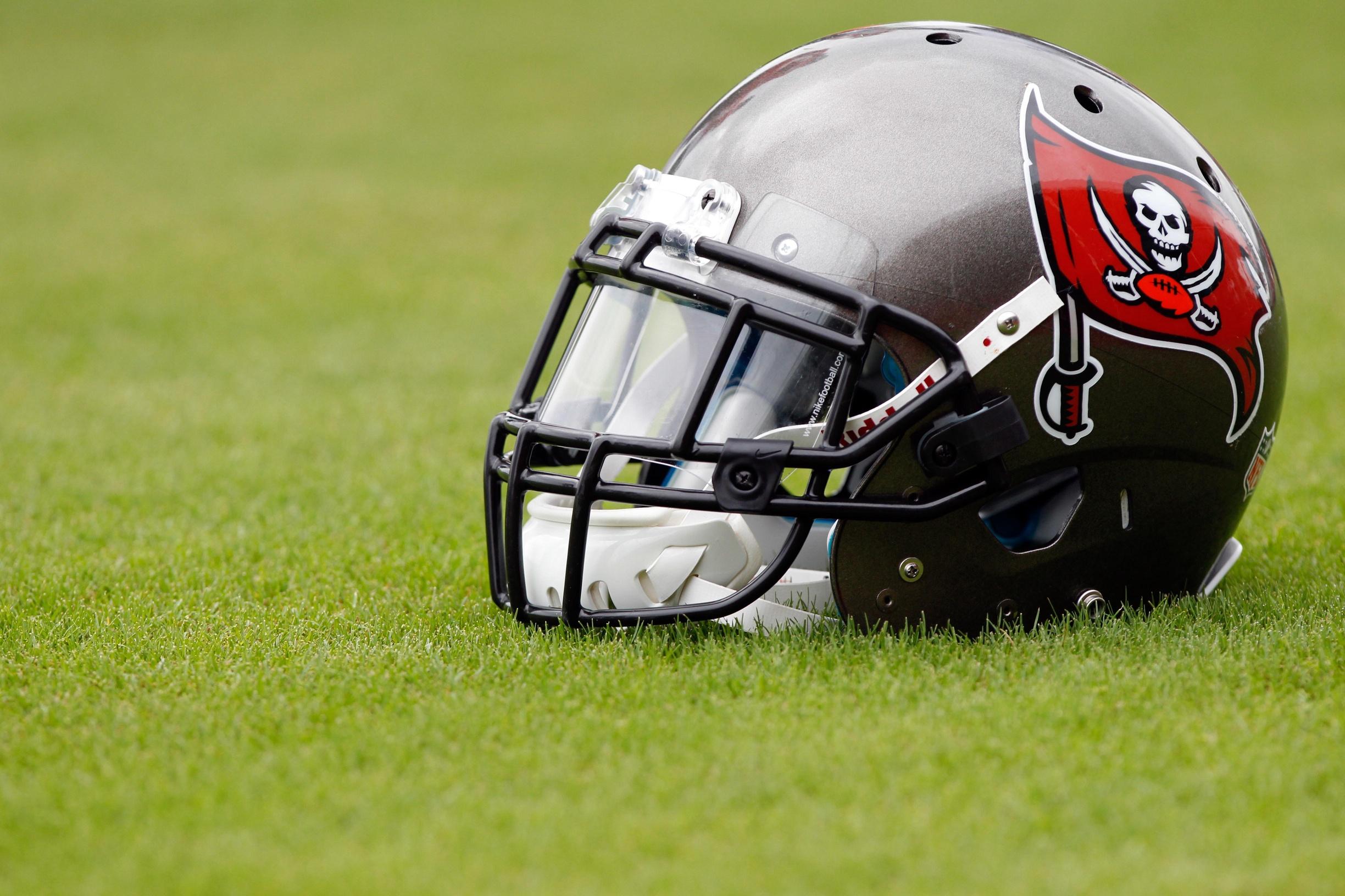 2448x1632 Tampa Bay Buccaneers Helmet Wallpaper 52949 2448x1632px