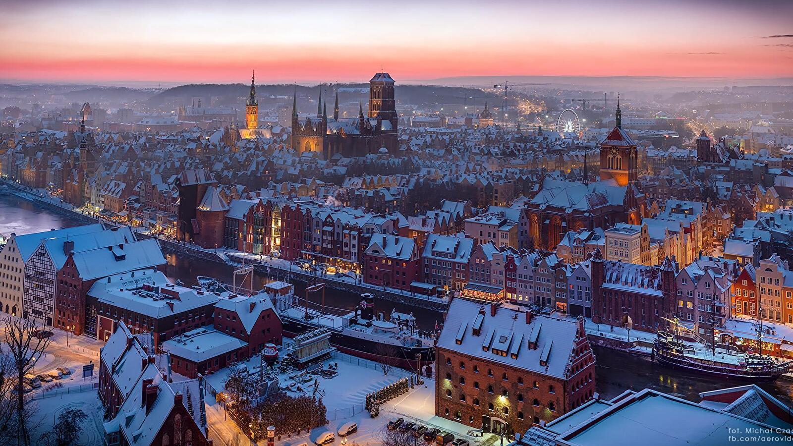 1600x900 Winter in Gdansk, Poland [2048 x 1024]: wallpaper