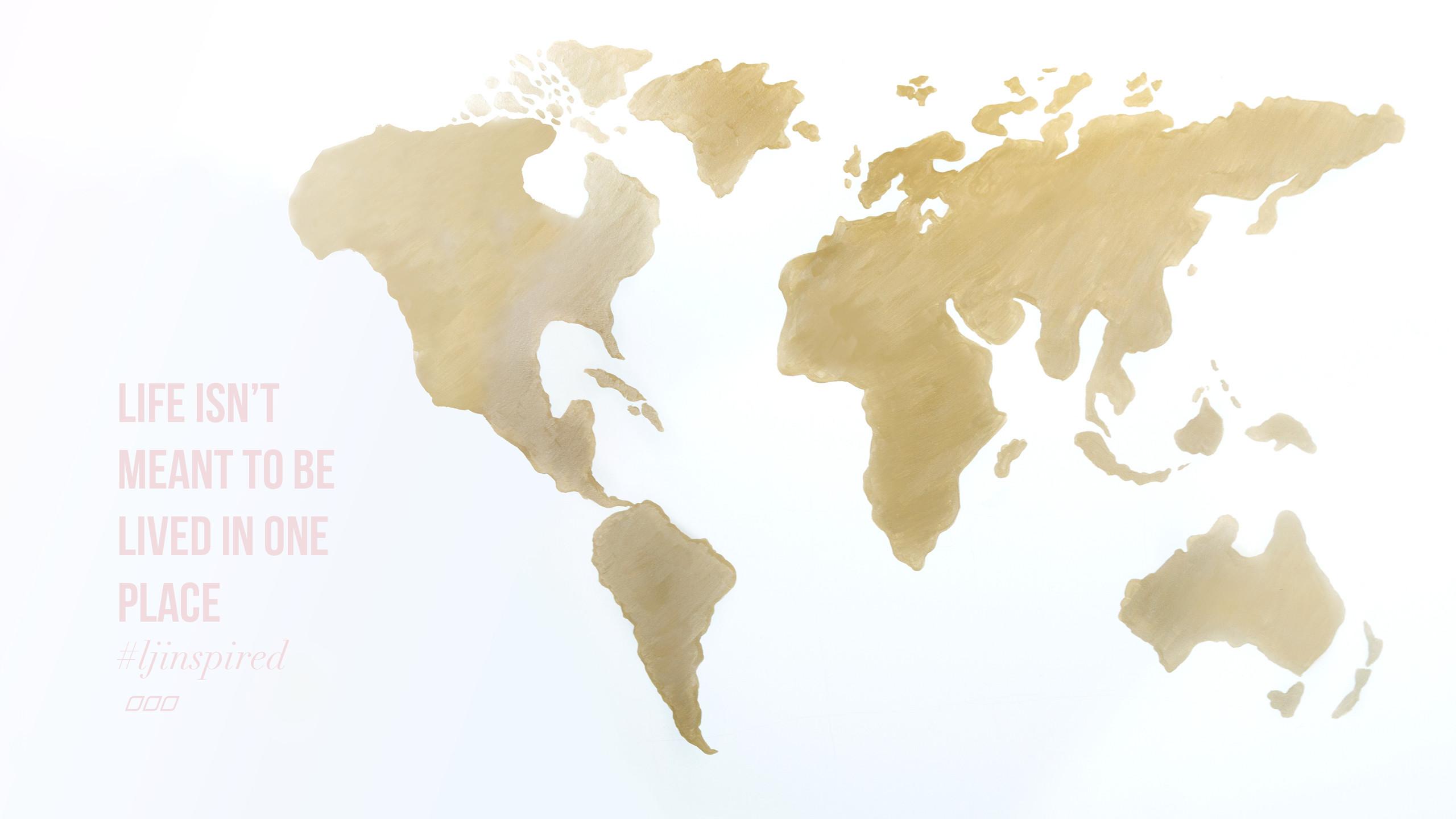 2560x1440 Laptop White And Gold Aesthetic Wallpaper
