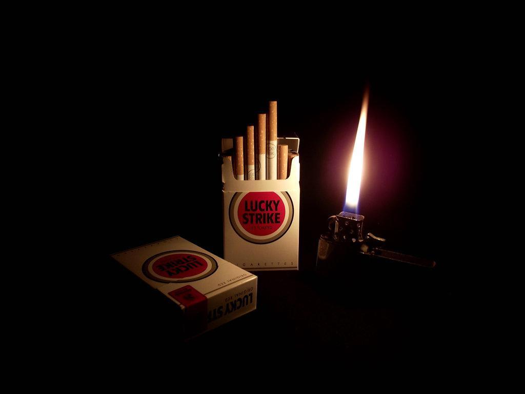 1024x768 Lucky Strike Wallpaper