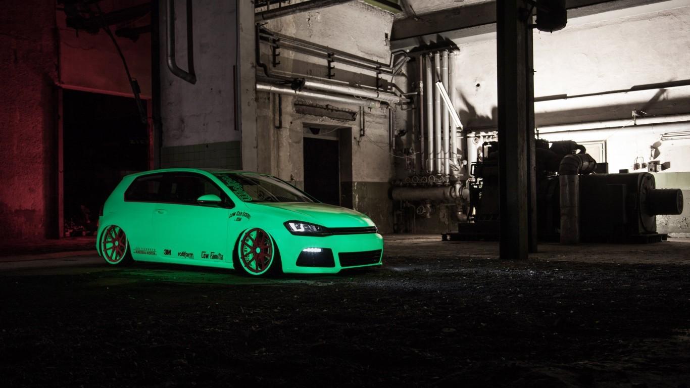 1366x768 Download 1366x768 Volkswagen Golf, Green, Side View, Tuning Wallpaper for Laptop, Notebook