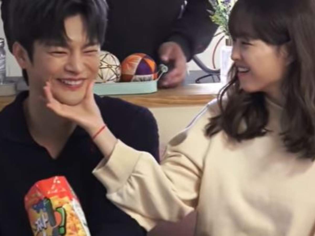 1200x900 Park Bo Young, Seo In Guk, Lee Soo Hyuk, and Shin Do Hyun share an adorable chemistry in this BTS video from the sets of 'Doom At Your Service'