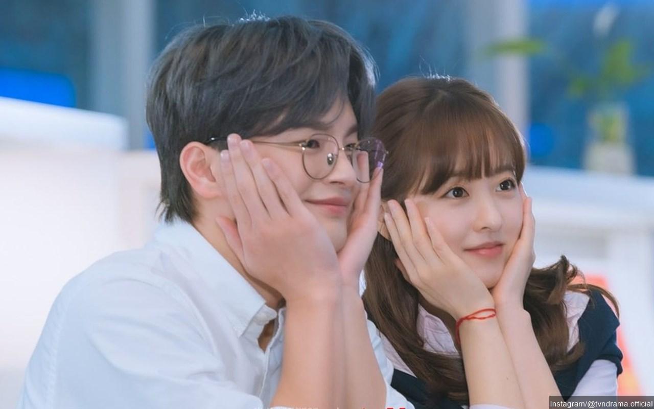 1280x800 Almost hugging, Seo In Guk can't bear Park Bo Young to get the cold attitude of his character in the drama BTS