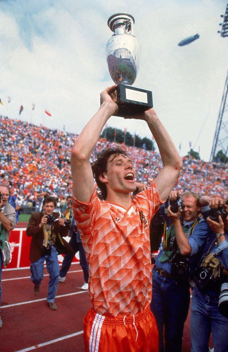 777x1200 Icon.com on Halloween, is it any wonder this man terrified defences during his career? Happy birthday, Marco van Basten!