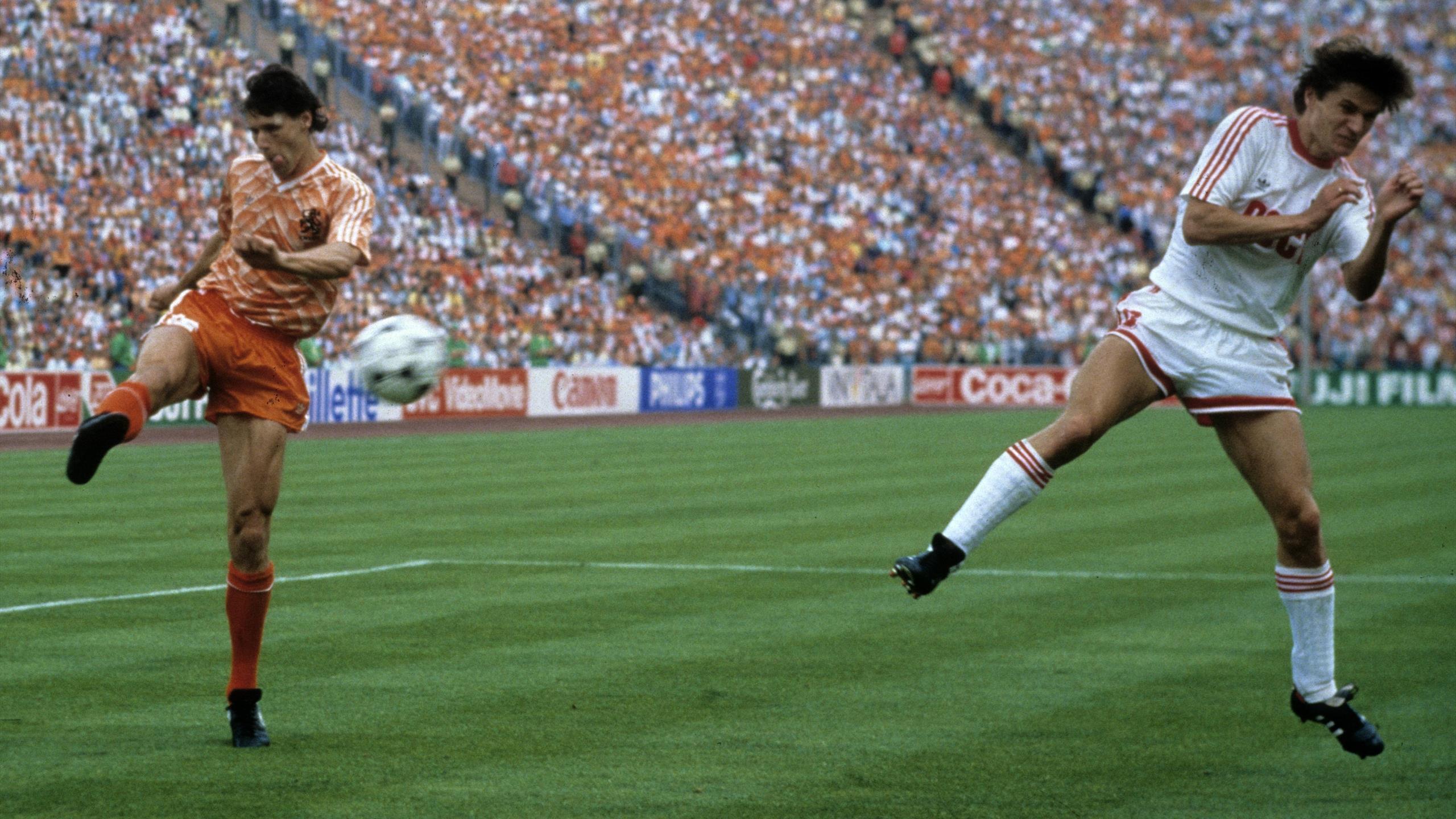 2560x1440 Euro Icon: Marco van Basten and Dutch delight