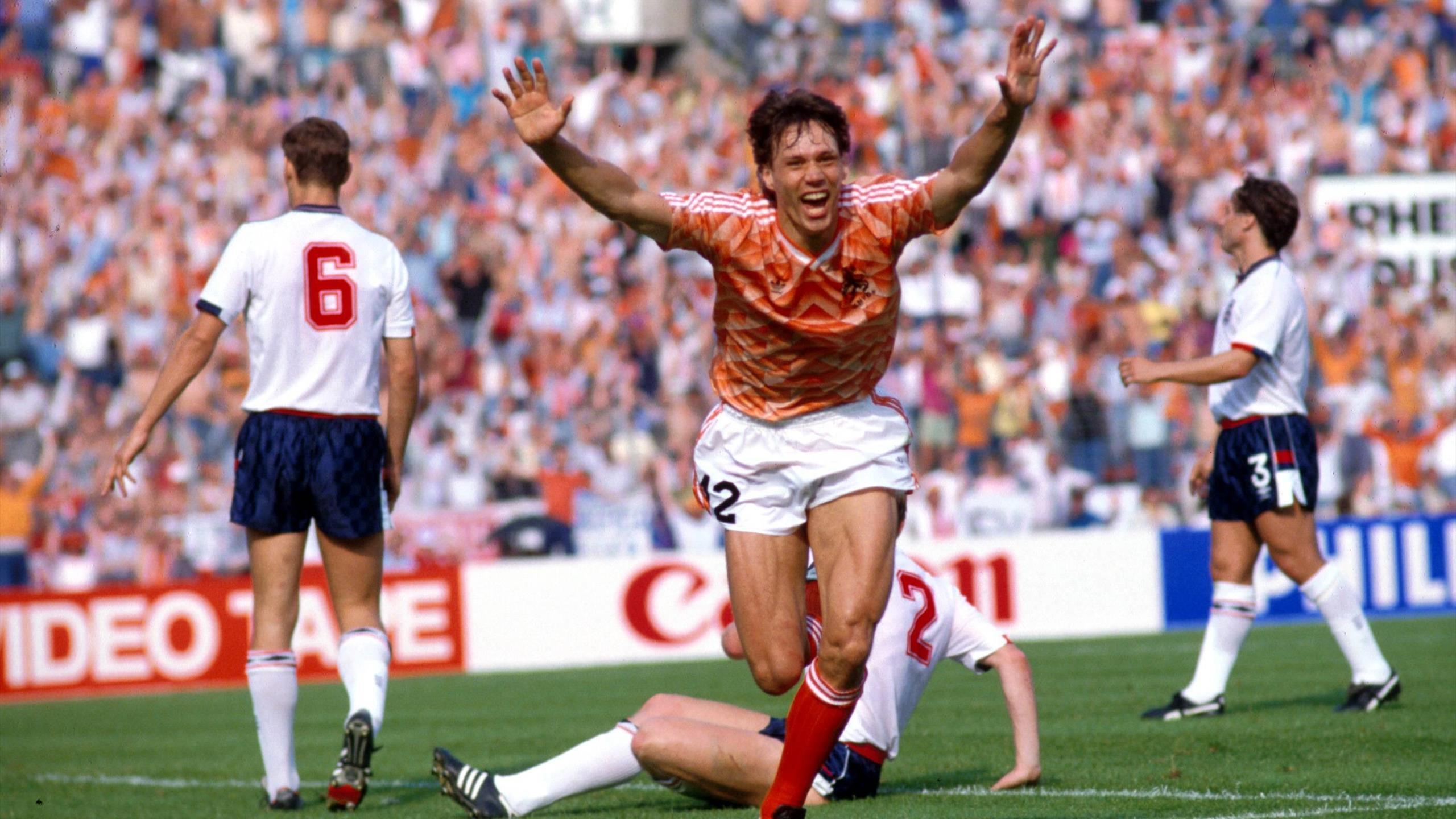 2560x1440 Euro Icon: Marco van Basten and Dutch delight