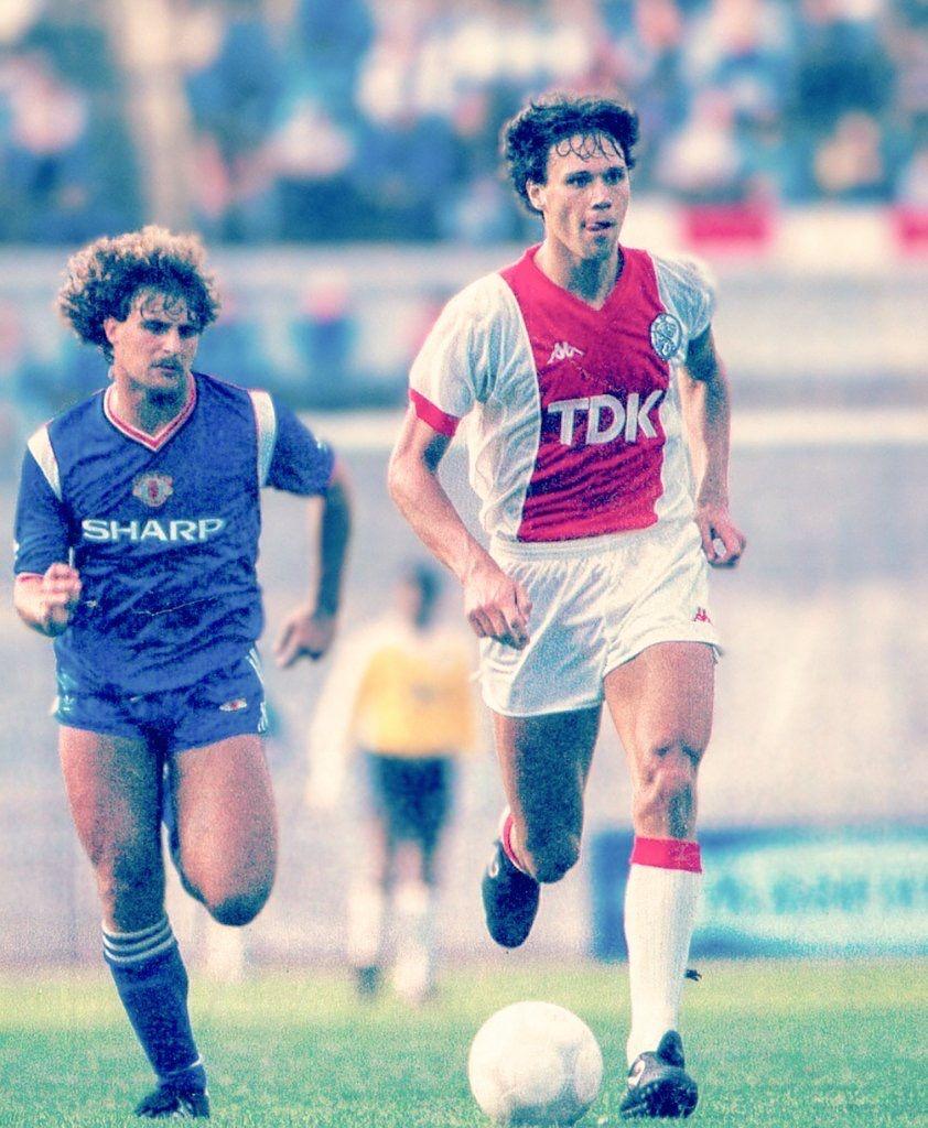 842x1024 Ajax 1 Man Utd 0 in Aug 1986 at the Olympisch Stadion. Clayton Blackmore chases Marco Van Basten in the Amsterdam To. Marco van basten, Ruud gullit, Man utd crest