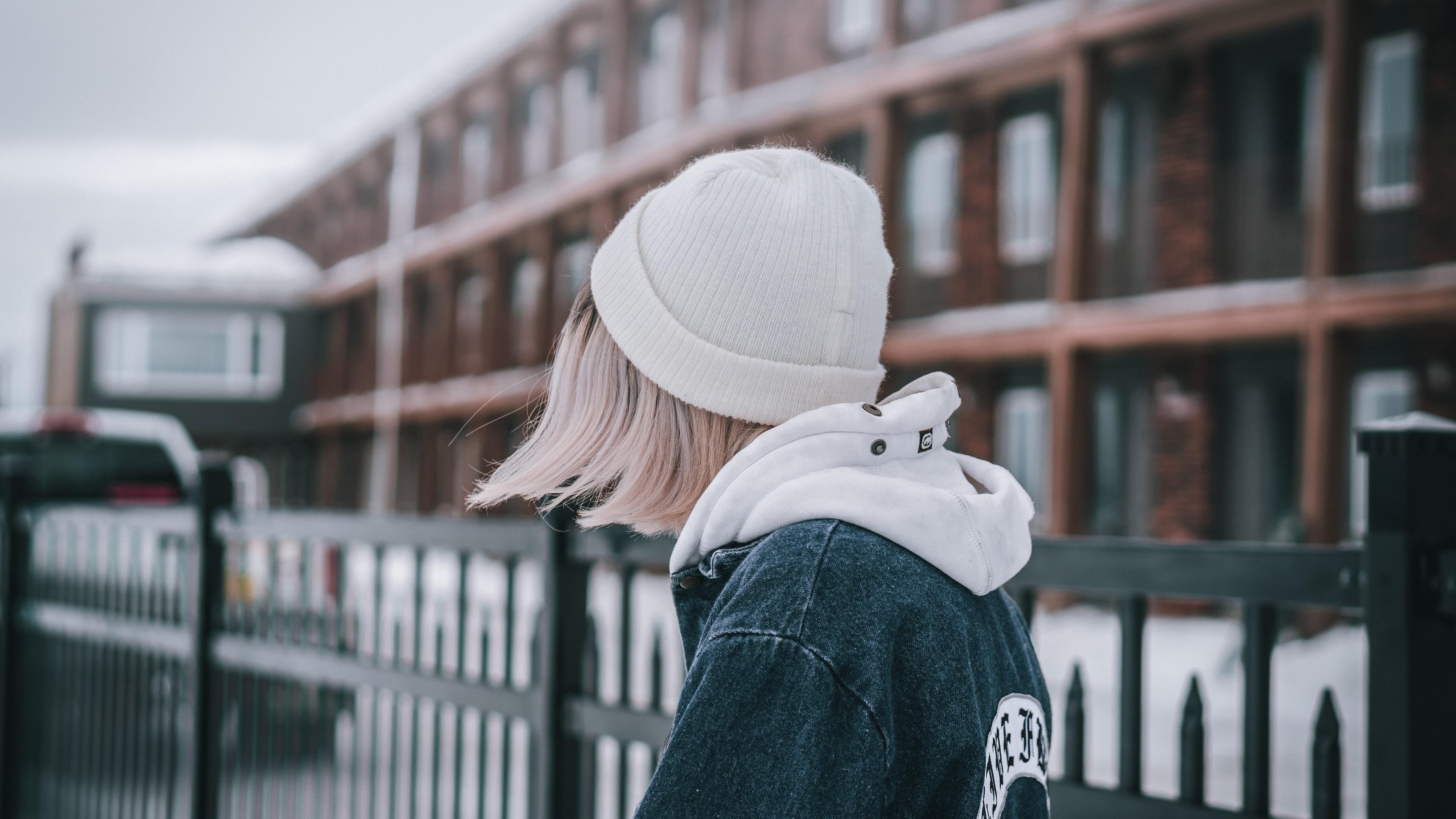 3840x2160 Wallpaper Short Hair Girl Back View, Hat, Coat, City Girl Wallpaper HD