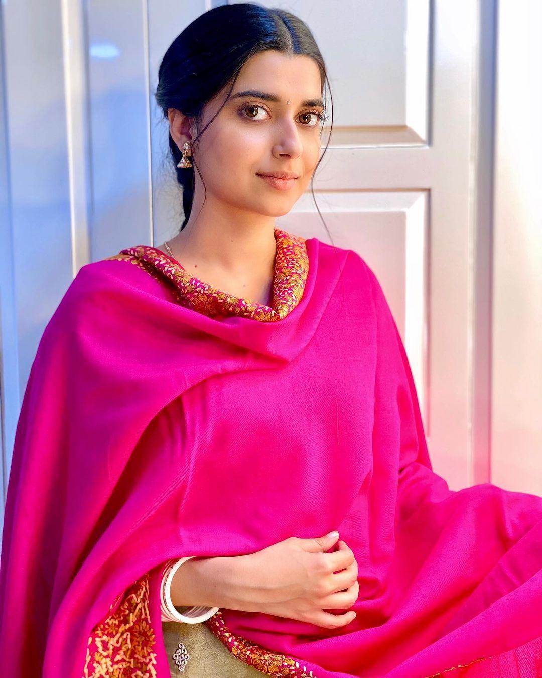 1080x1350 Nimrat Khaira