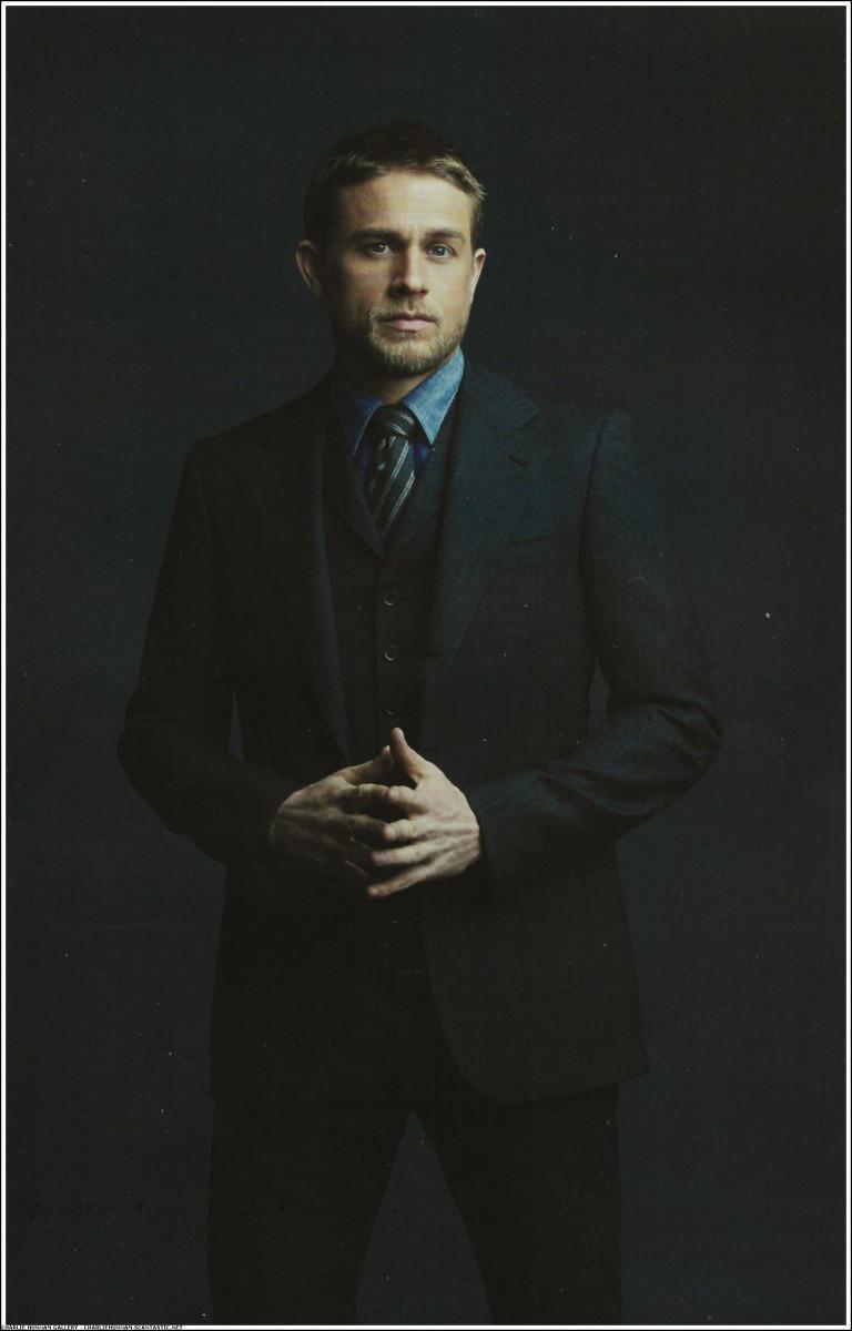 768x1200 Charlie Hunnam wallpaper