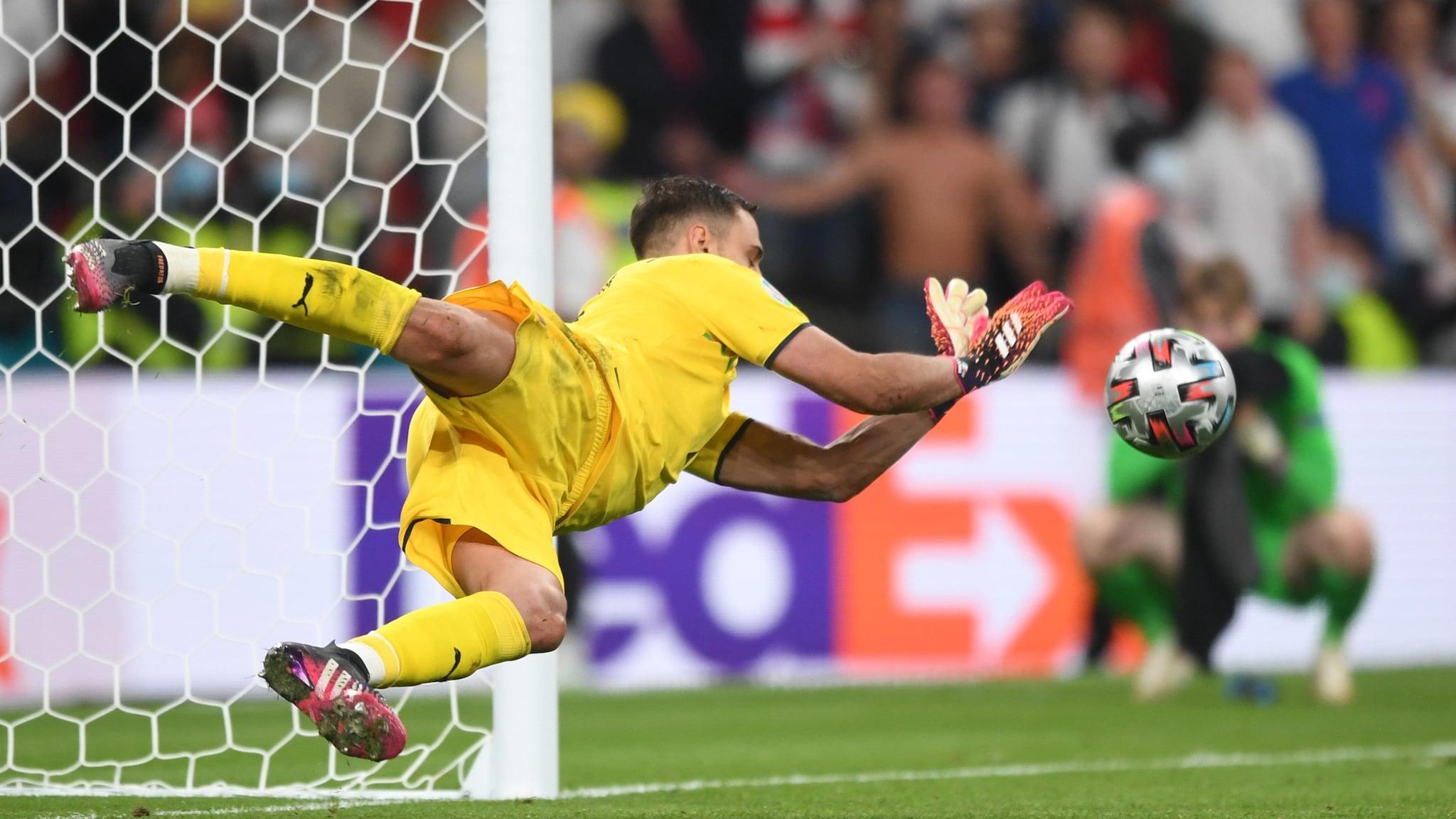 2048x1152 Gianluigi Donnarumma named EURO 2020 Player of the Tournament. UEFA EURO 2020