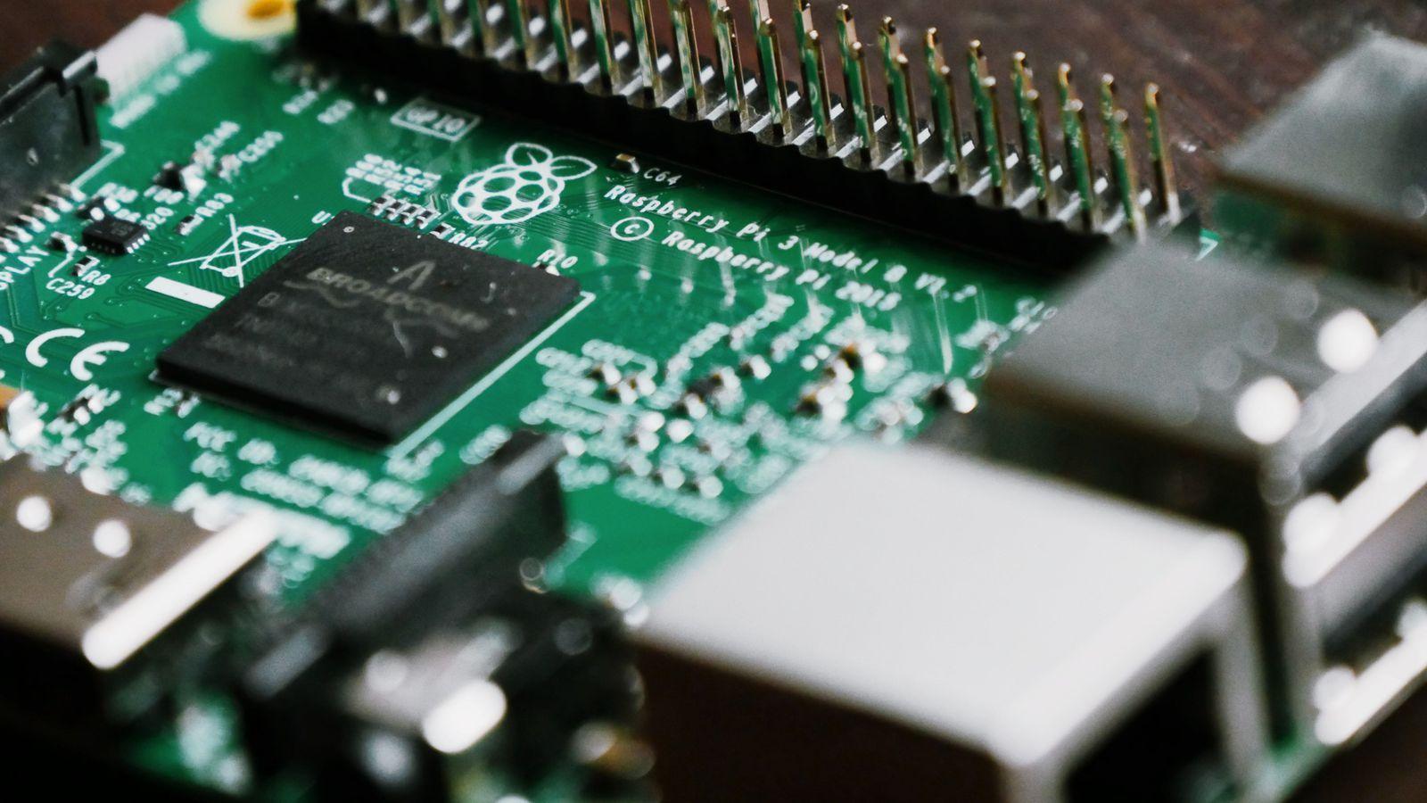 1600x900 Turn an old monitor into a wall display with a Raspberry Pi
