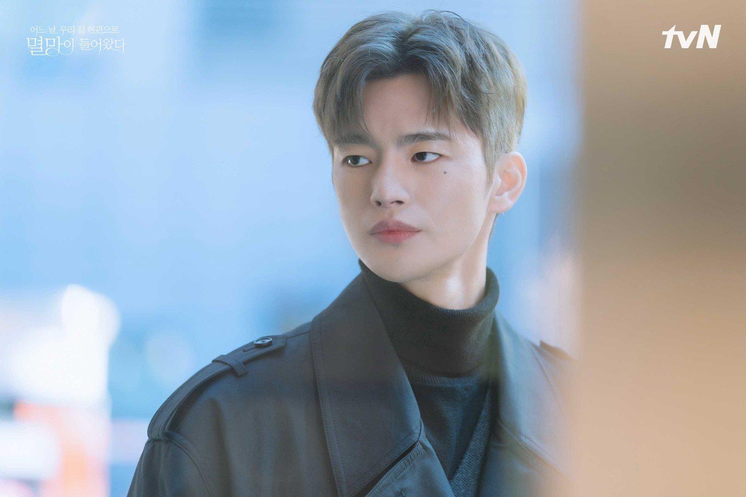 1500x1000 Photos New Stills Added for the Upcoming Korean Drama 'Doom at Your Service' HanCinema