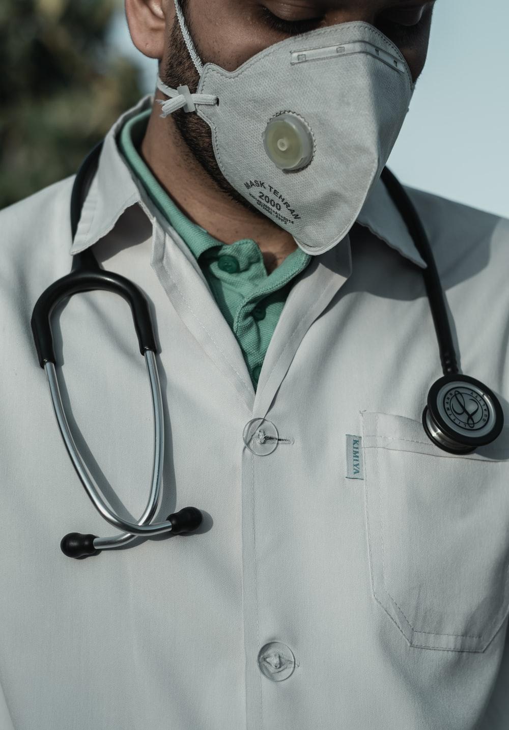 1000x1434 Doctor iPad Picture. Download Free Image