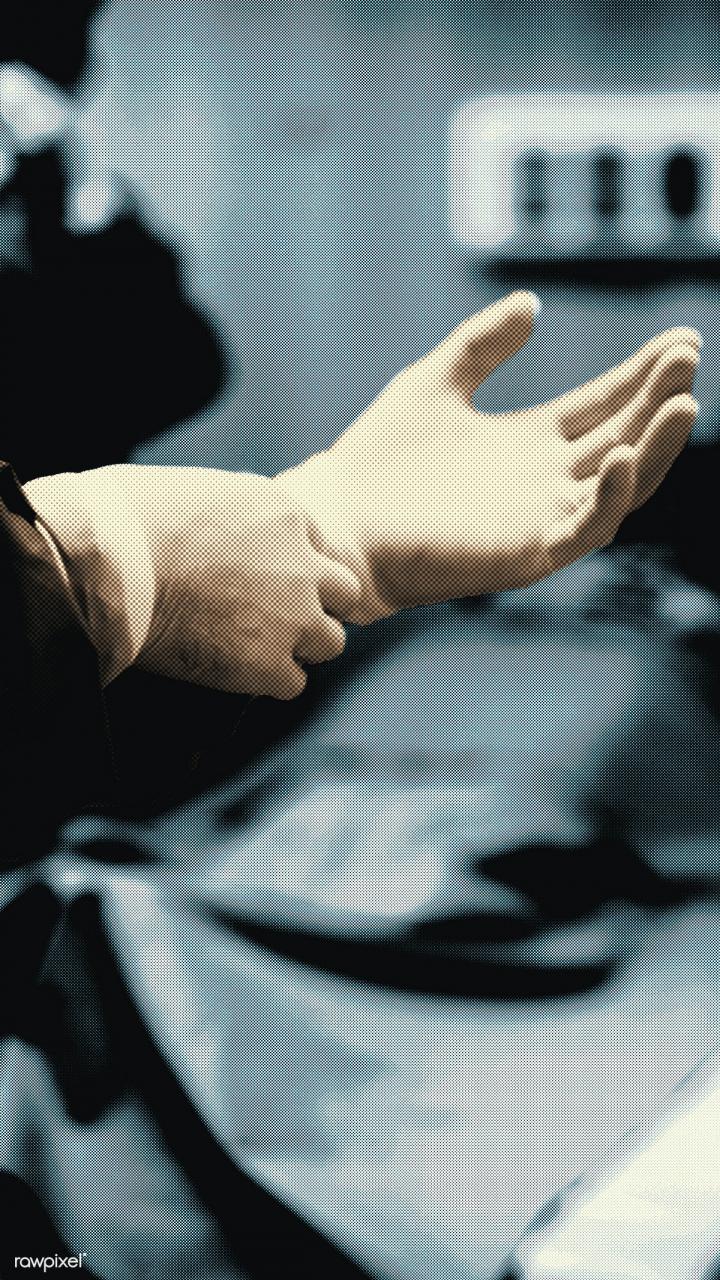 720x1280 Doctor putting on a glove to prevent coronavirus contamination. Free photo for designer