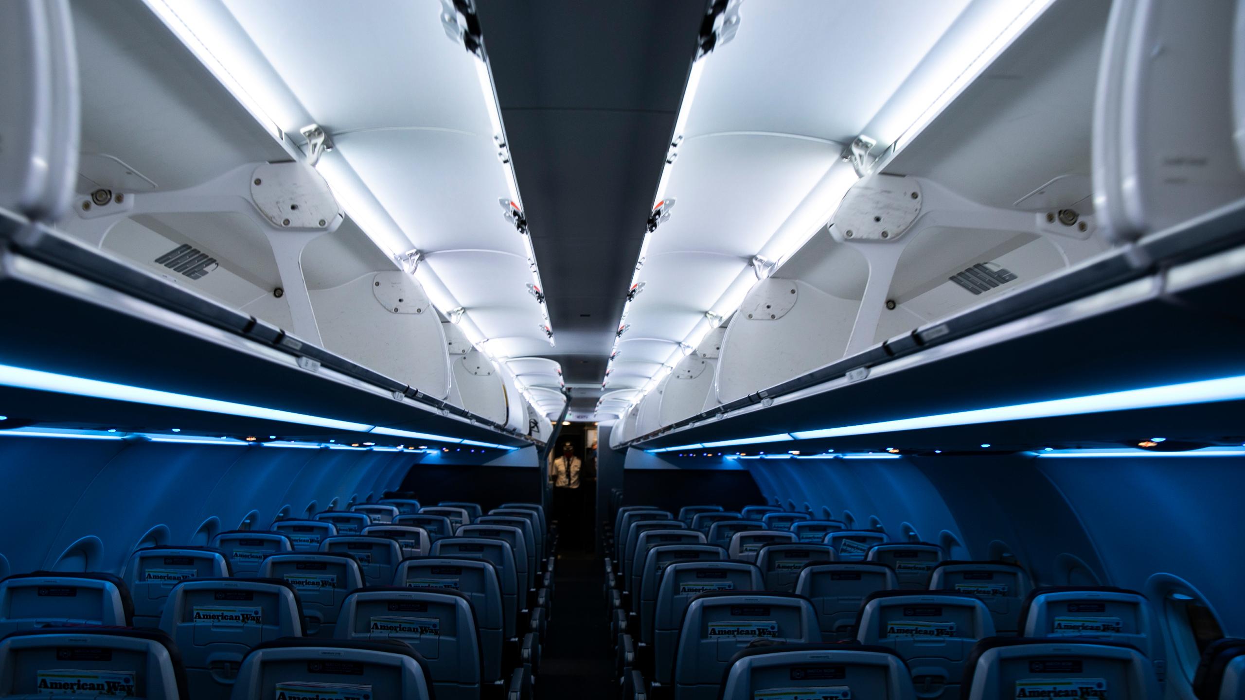2560x1440 Woman Duct Taped To Seat After Biting Flight Attendant, Trying To Open Airplane Door Midflight