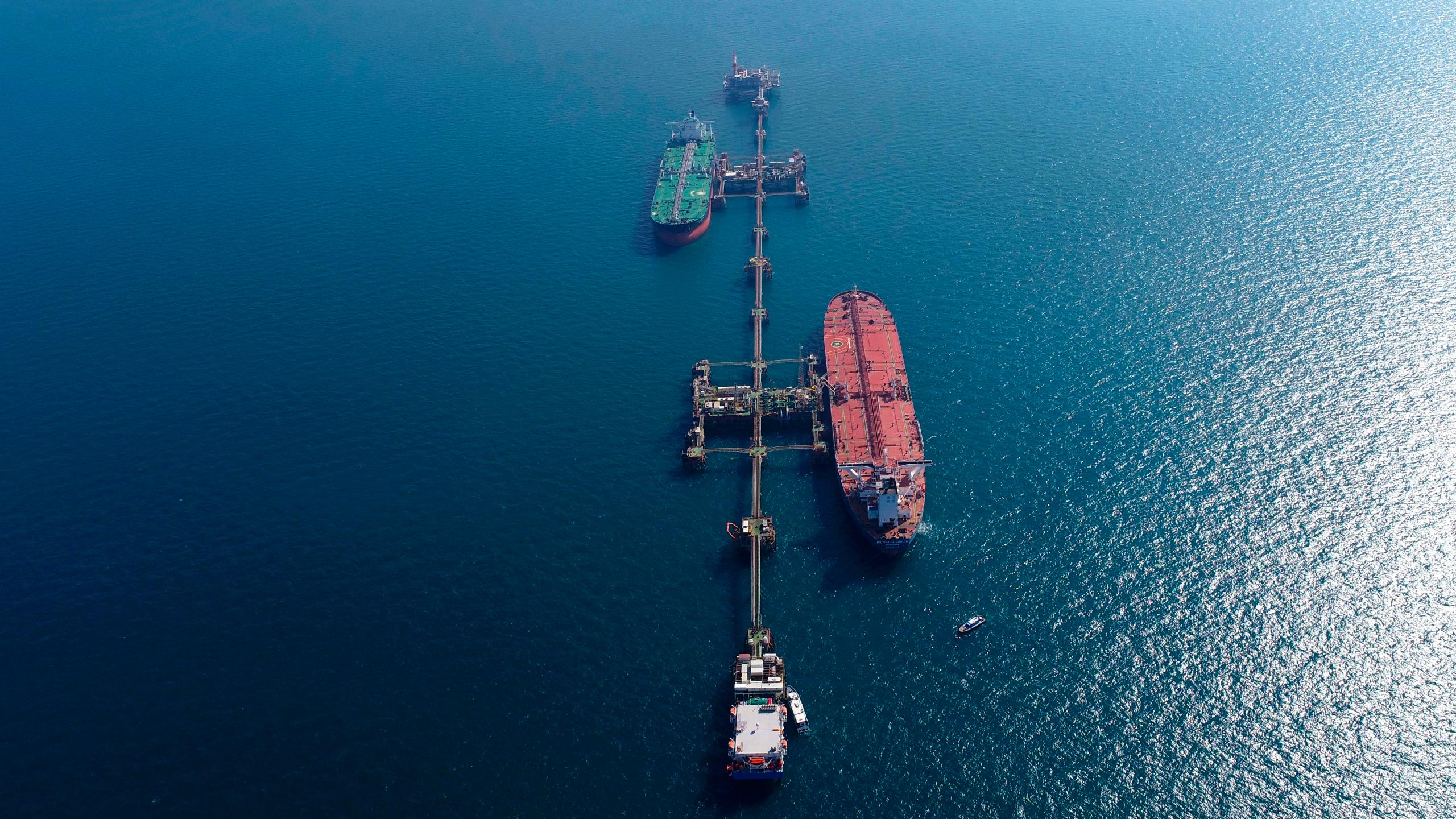 2560x1440 Iraq says it has dismantled mine on tanker in Persian Gulf